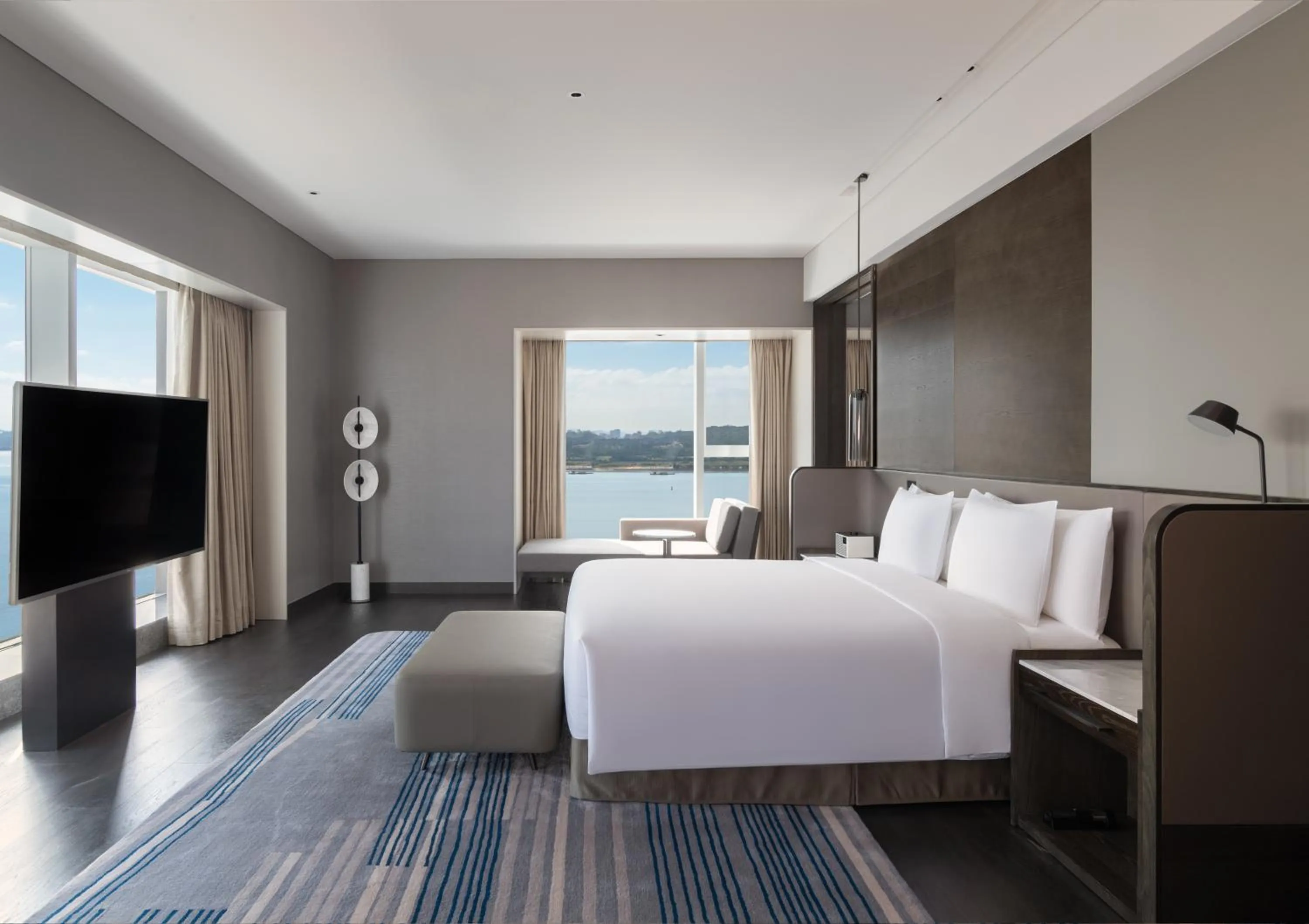 Bedroom, Bed in Crowne Plaza Xiamen Jimei Seaview by IHG-Free Mini Bar