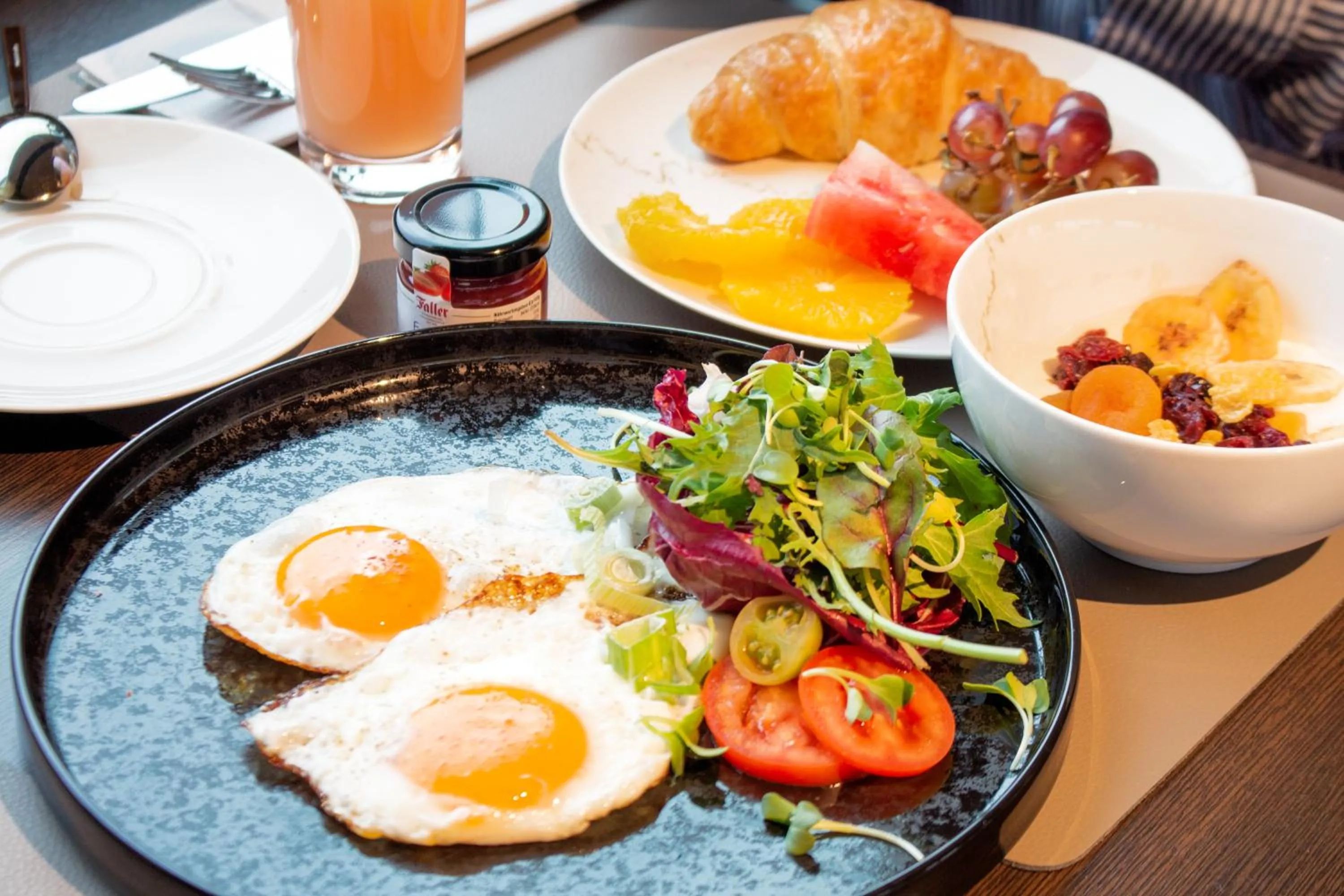 Food and drinks in b'mine Hotel Frankfurt Airport