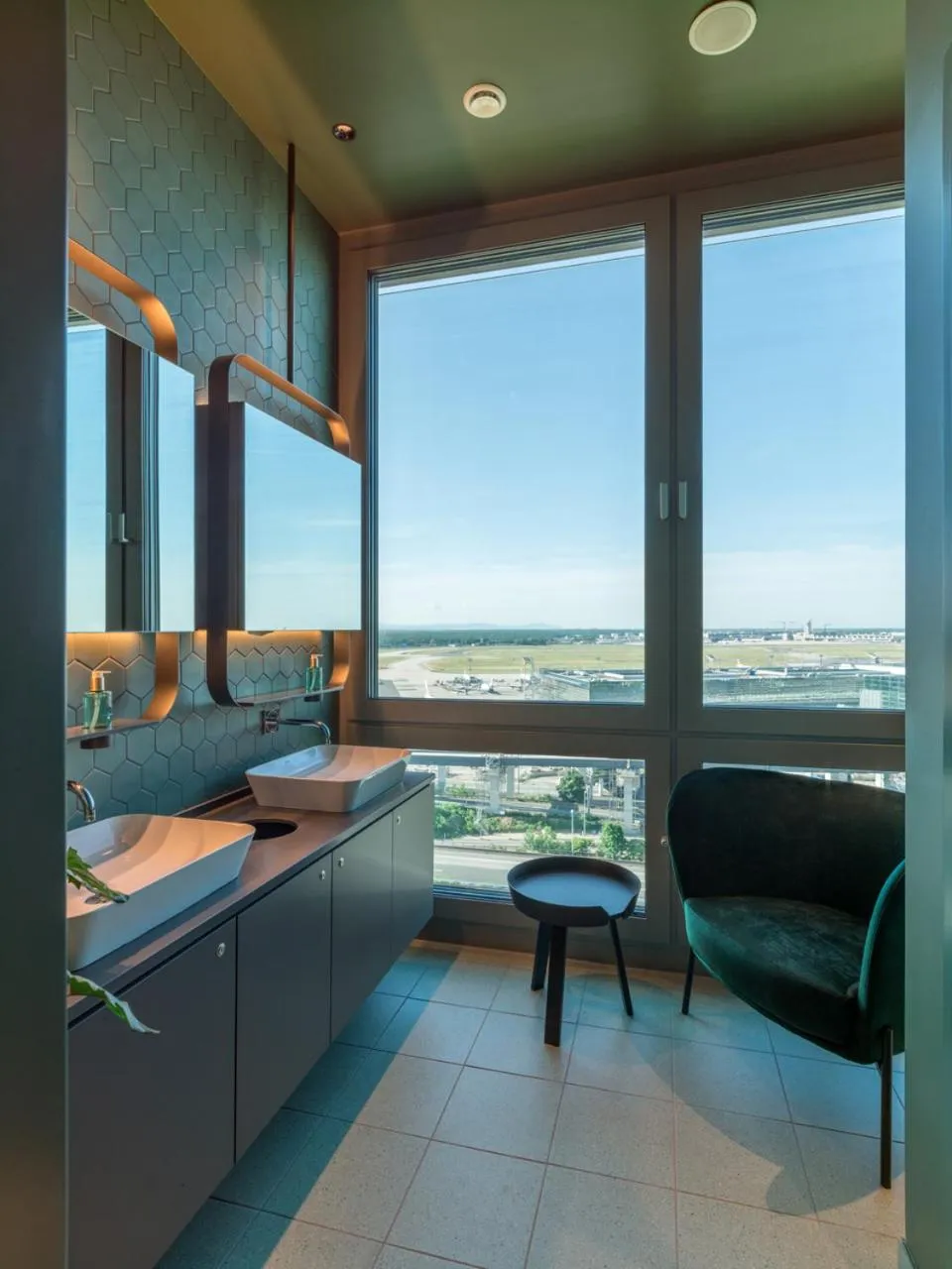 Toilet in b'mine Hotel Frankfurt Airport