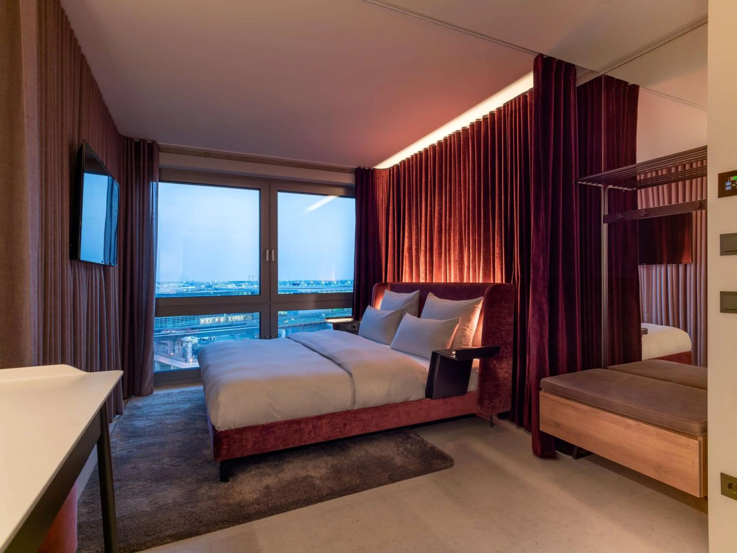 Bedroom, Bed in b'mine Hotel Frankfurt Airport