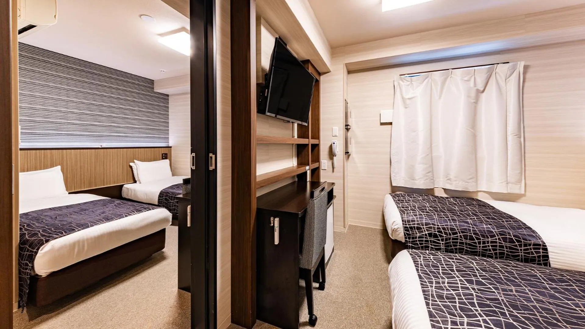 Photo of the whole room, Bed in APA Hotel Nambaminami Daikokucho Ekimae