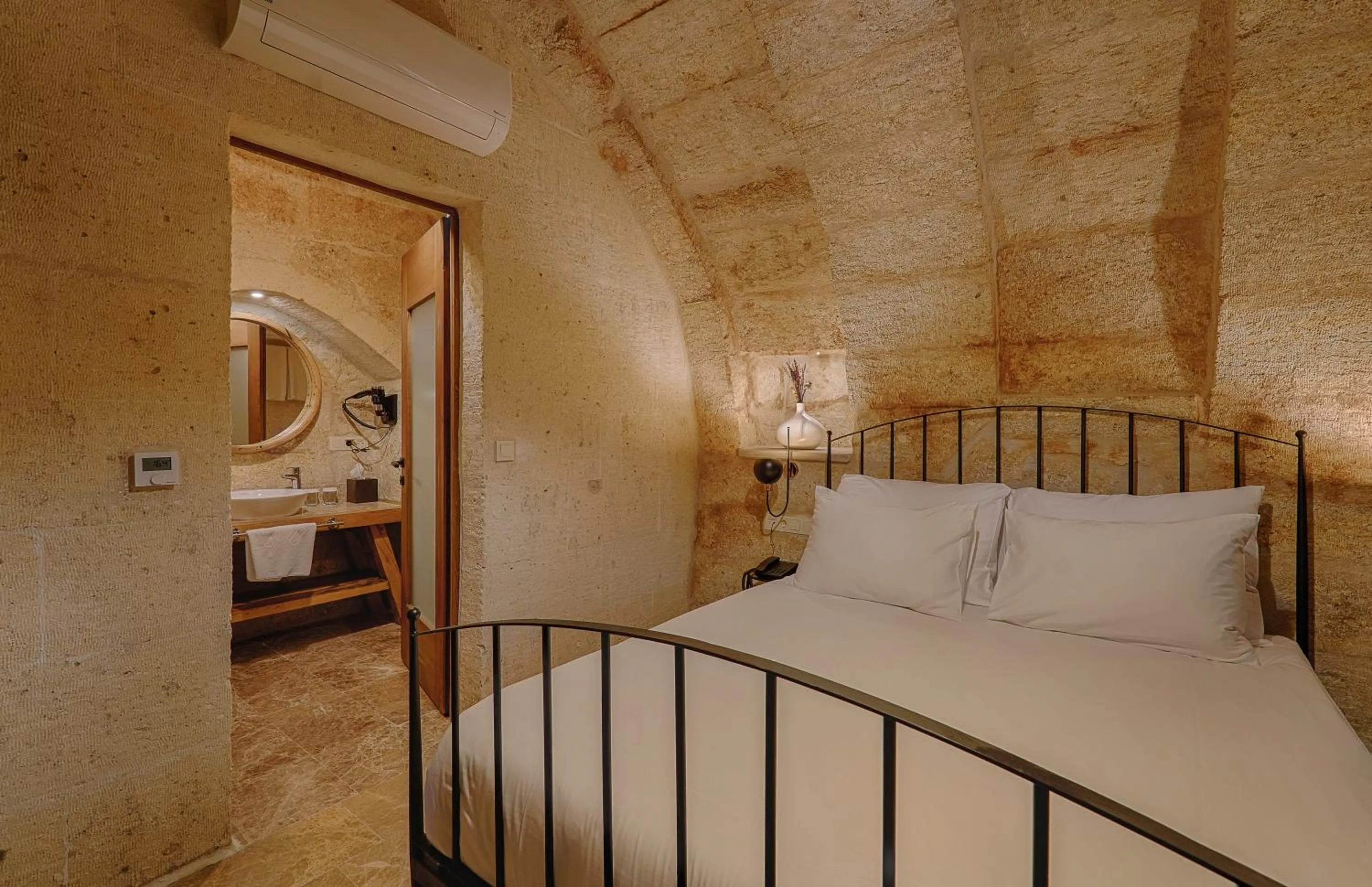 Bed in Solem Cave Suites