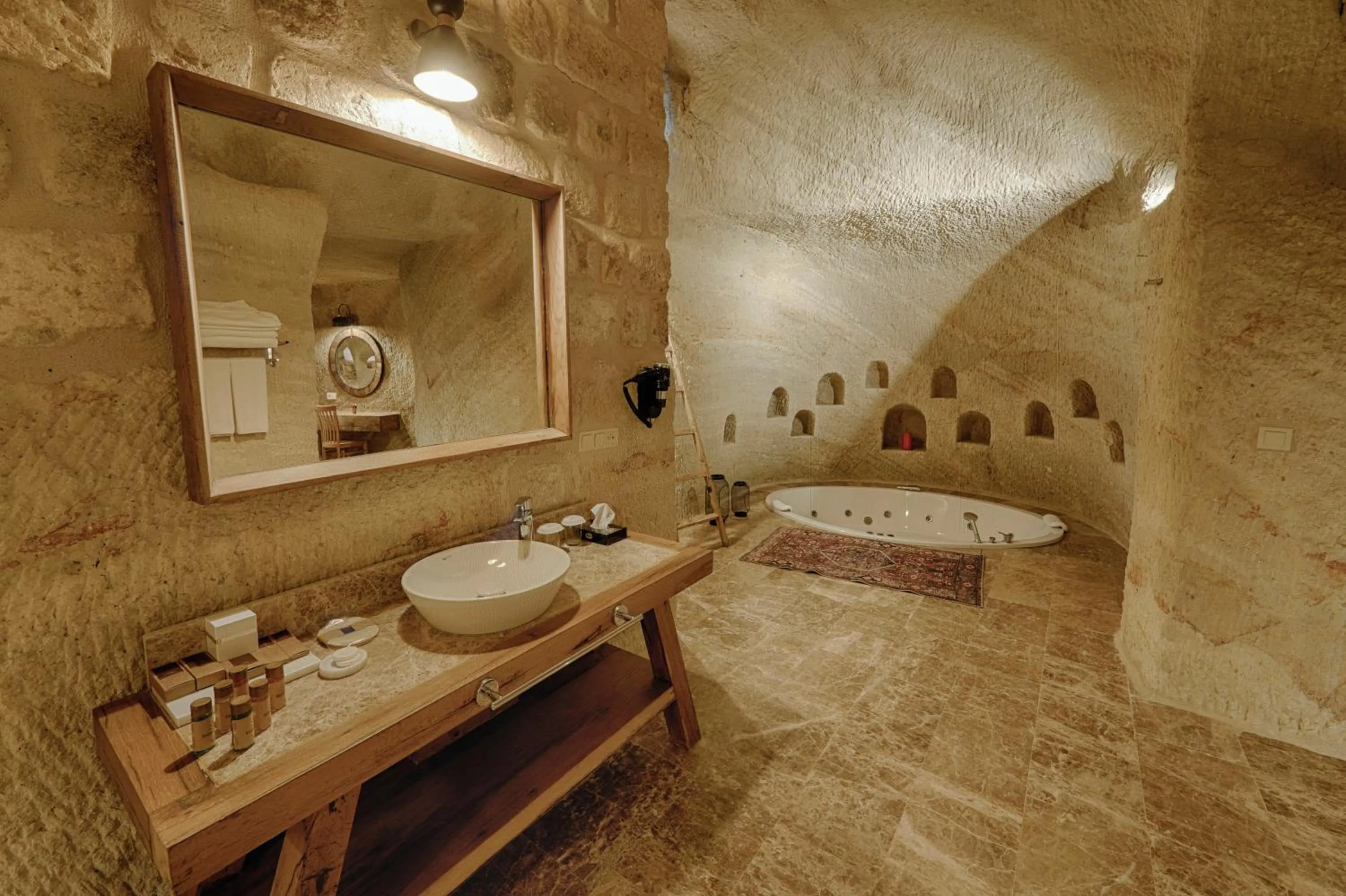 Shower in Solem Cave Suites