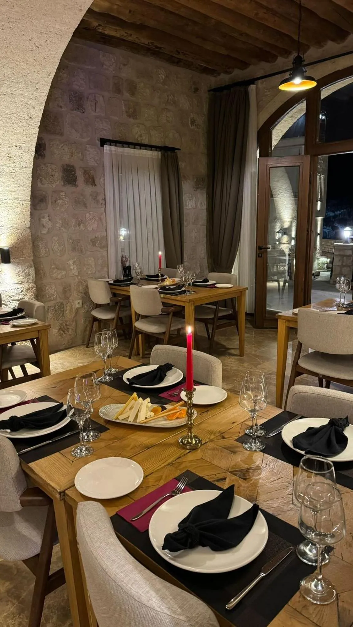 Restaurant/places to eat in Solem Cave Suites