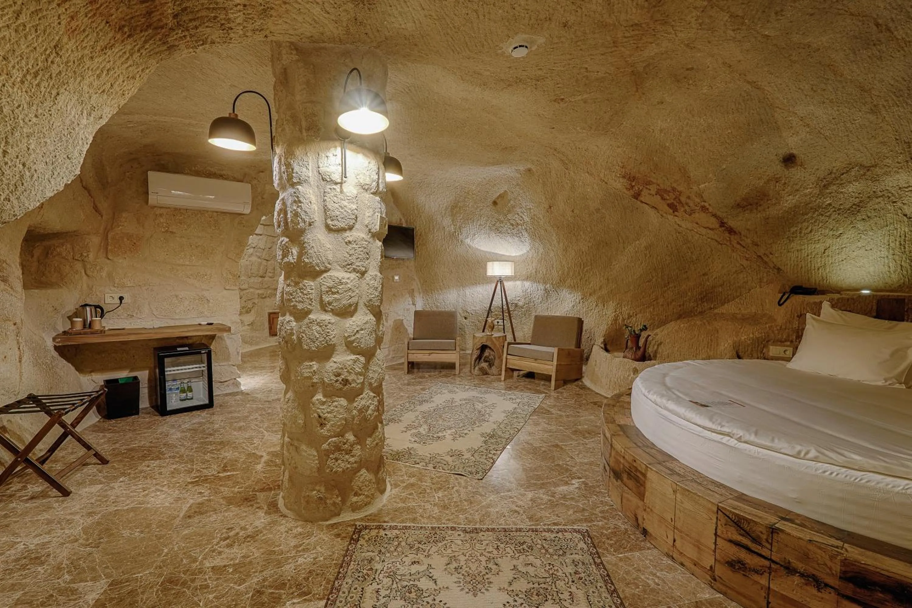 Bed in Solem Cave Suites