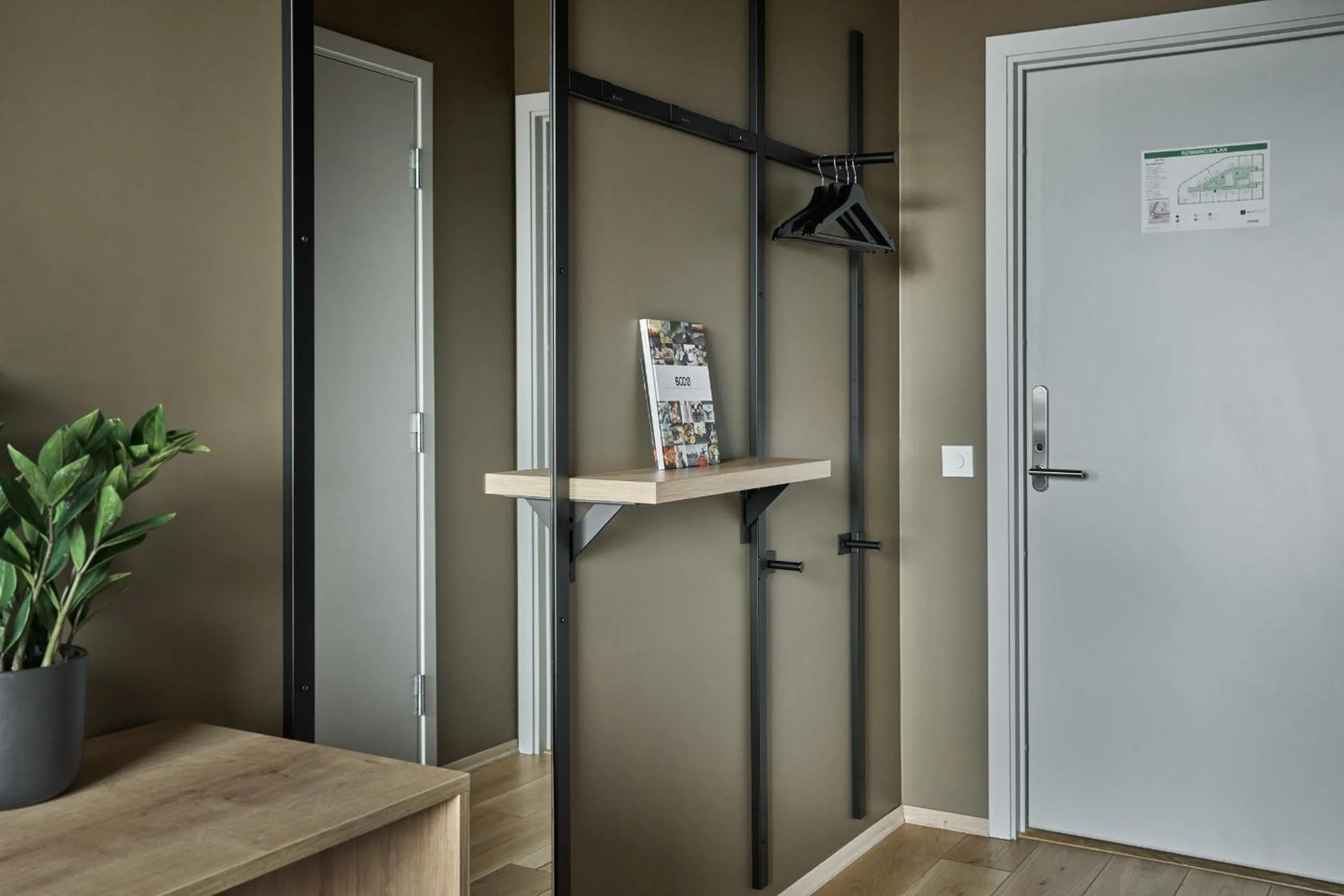 wardrobe in Smarthotel Bodø