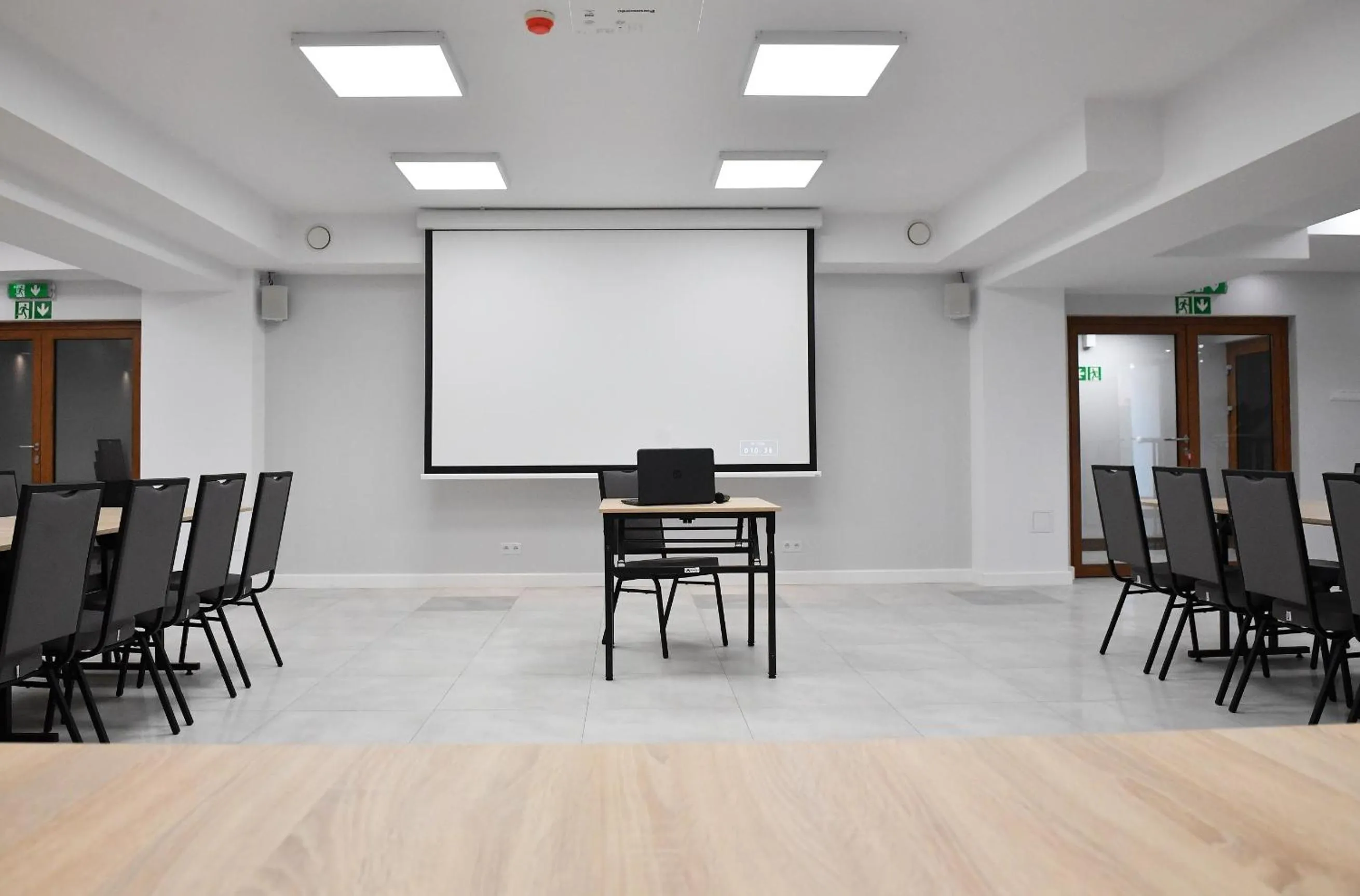 Business facilities in Fotex