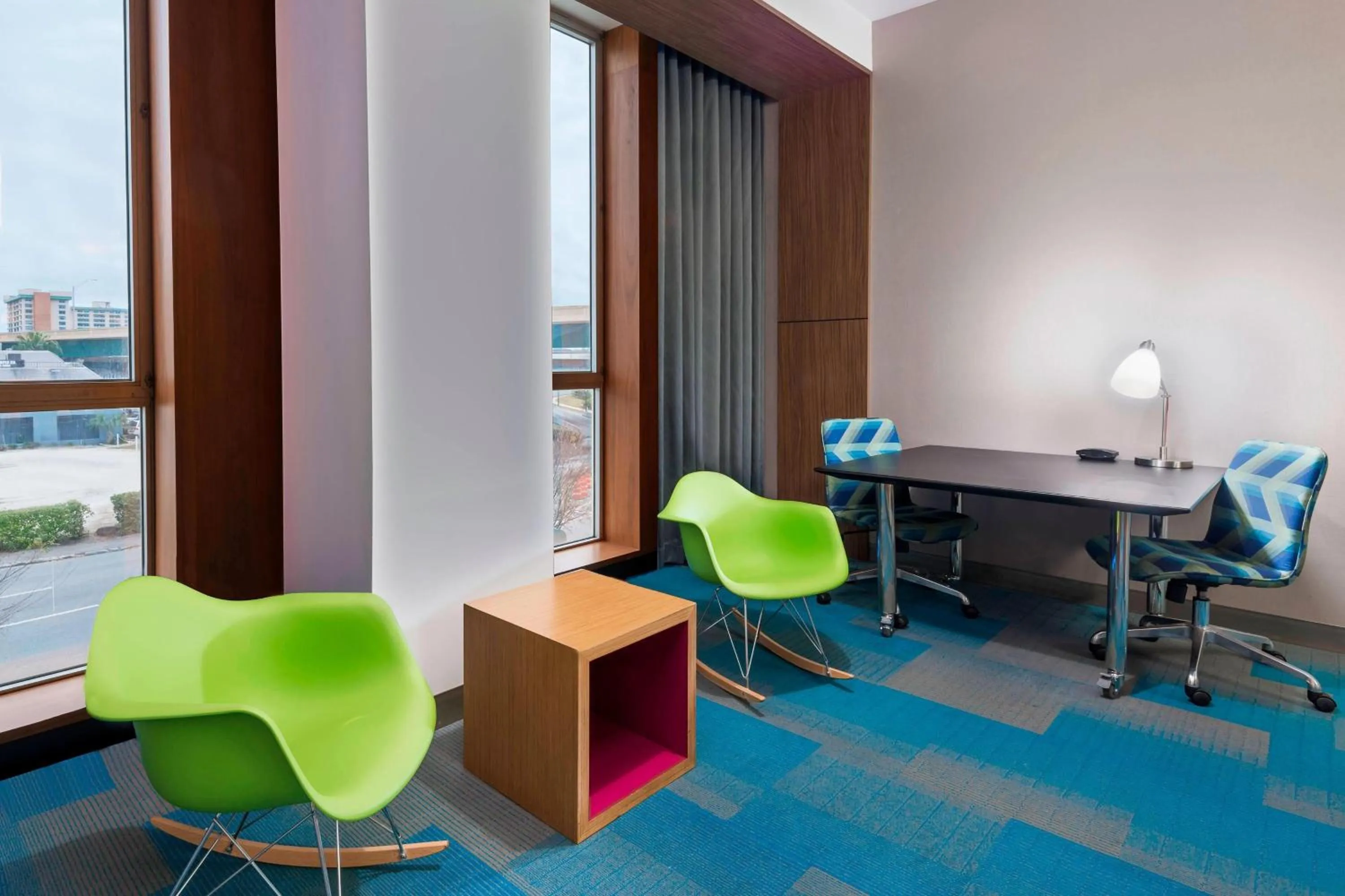 Photo of the whole room in Aloft Orlando Downtown