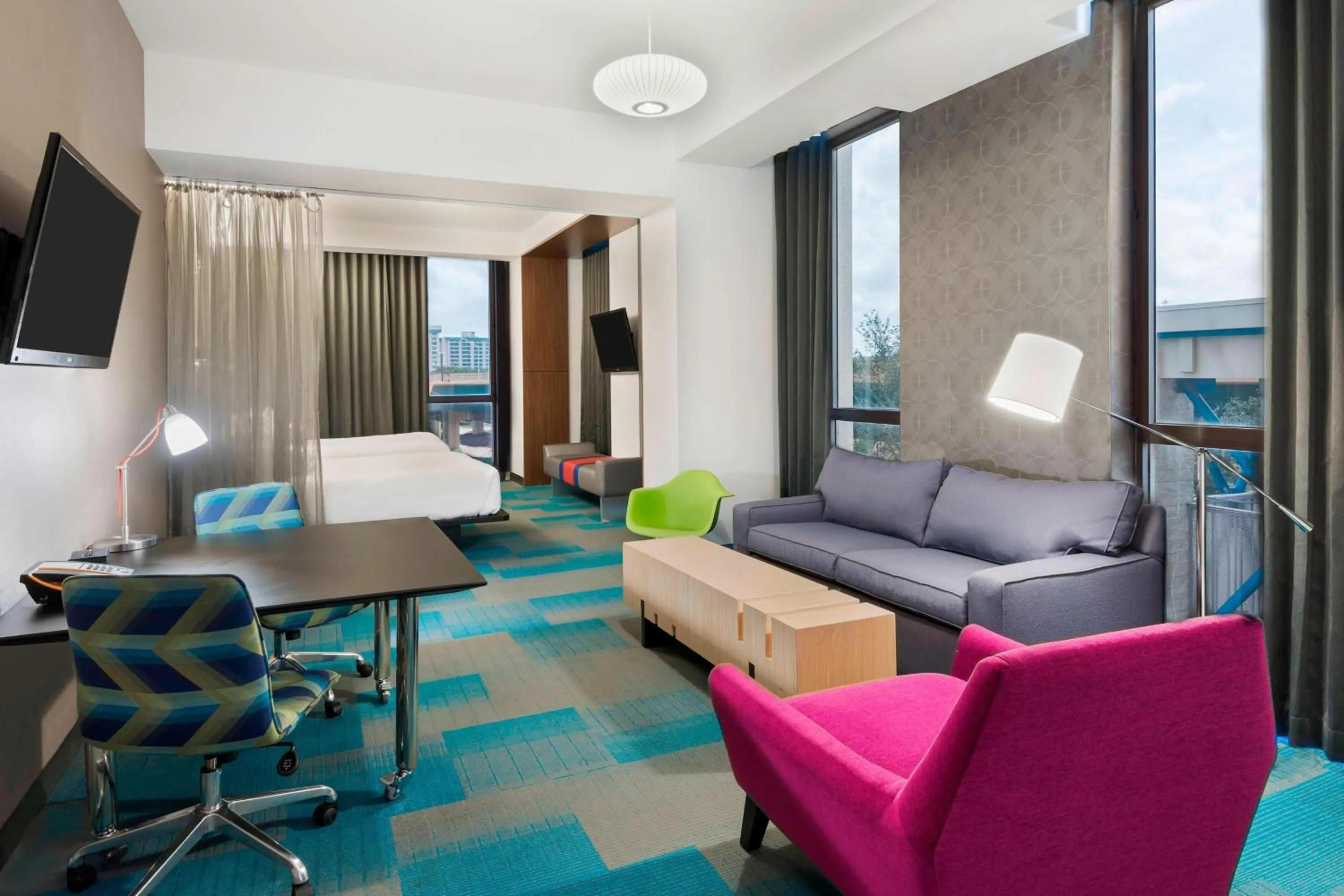 Photo of the whole room in Aloft Orlando Downtown
