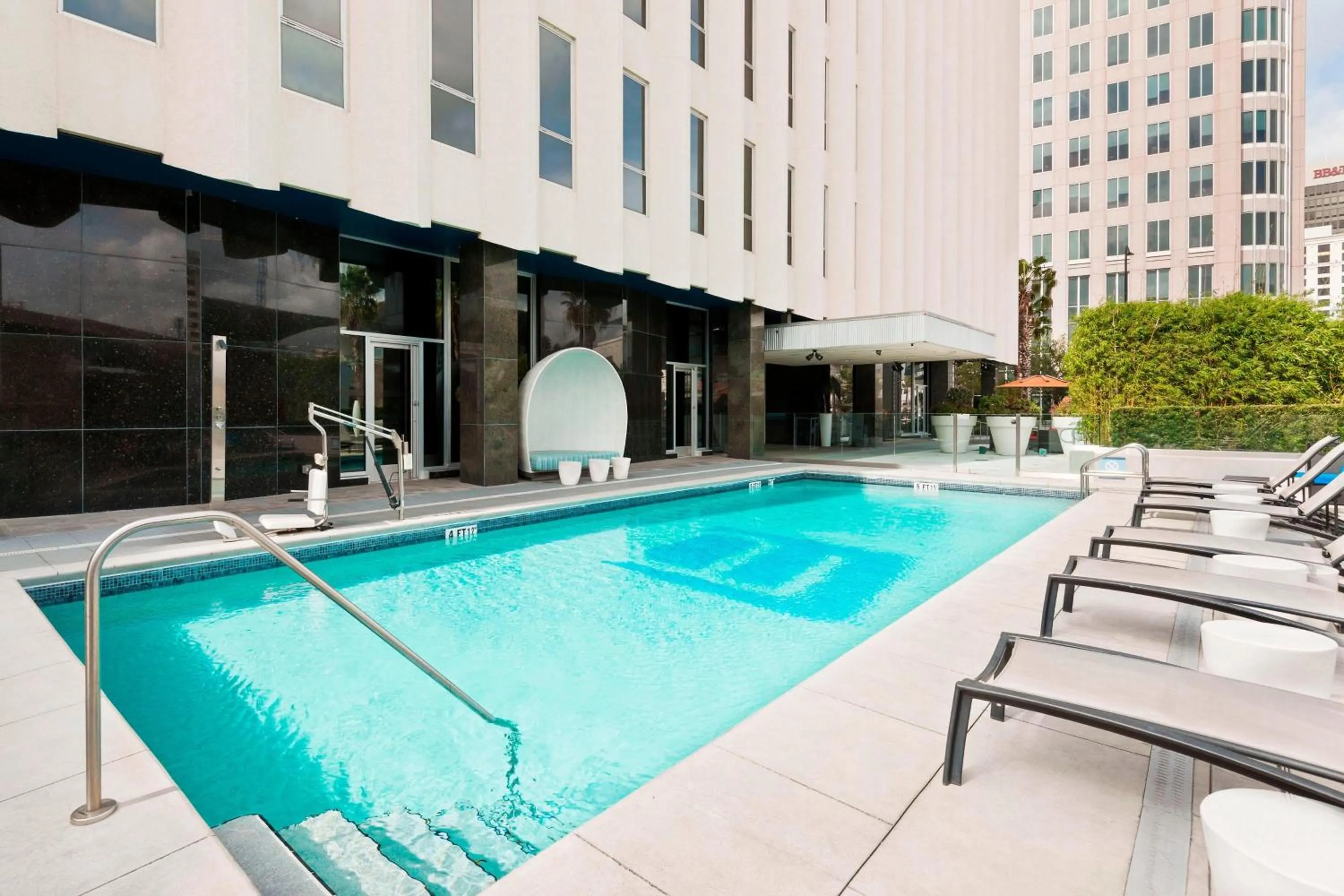 Swimming pool in Aloft Orlando Downtown