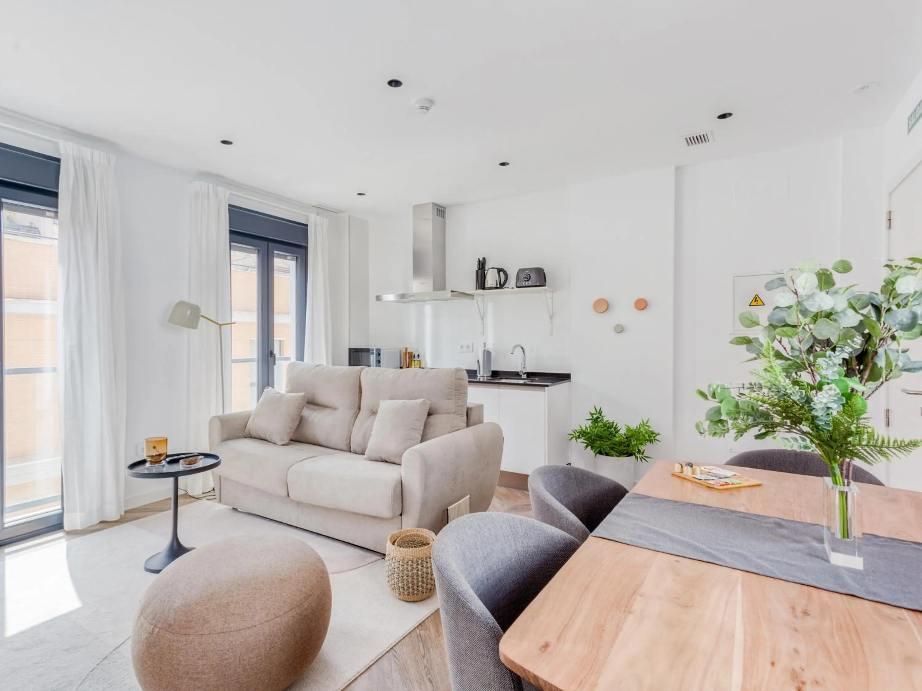 Seating area in Limehome Málaga Calle Ancha del Carmen - Digital Access