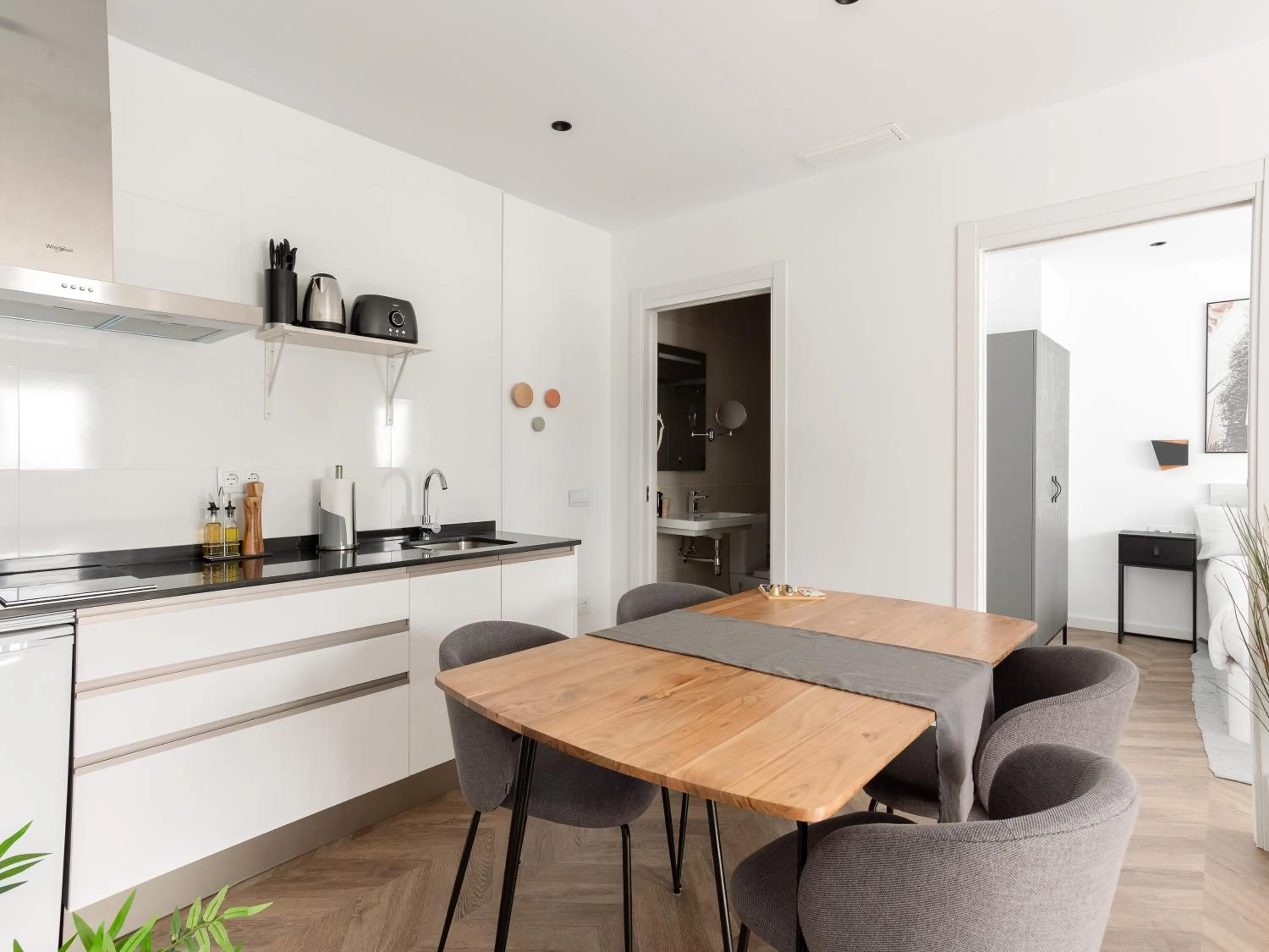 Kitchen or kitchenette in Limehome Málaga Calle Ancha del Carmen - Digital Access