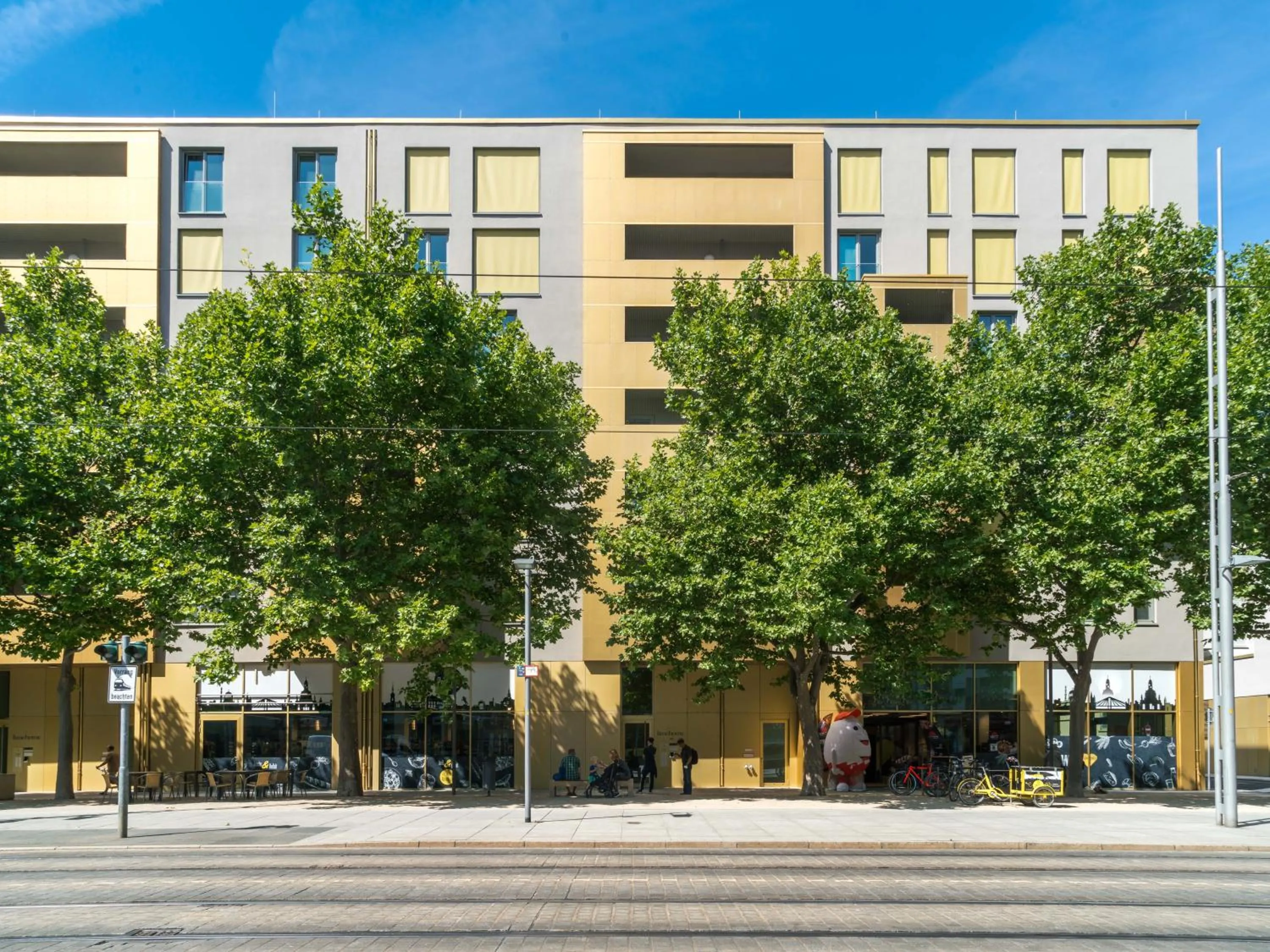 Neighbourhood in Limehome Dresden Wallstraße - Digital Access