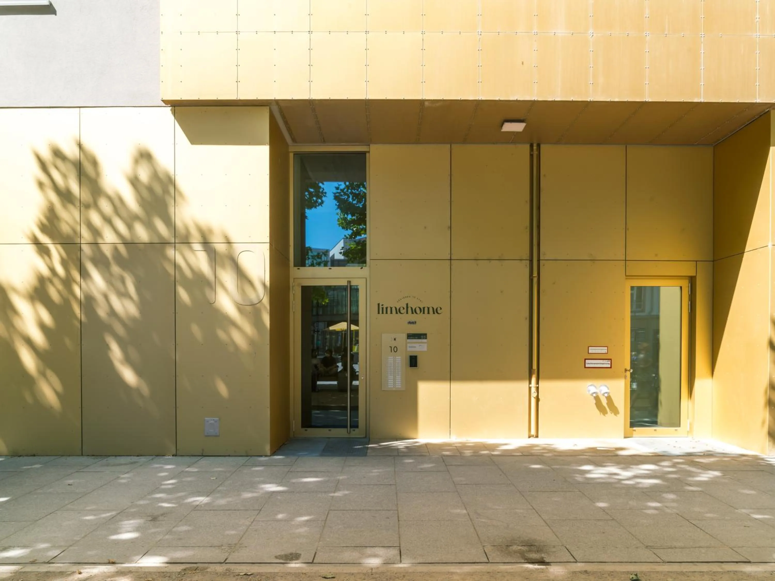 Facade/entrance in Limehome Dresden Wallstraße - Digital Access