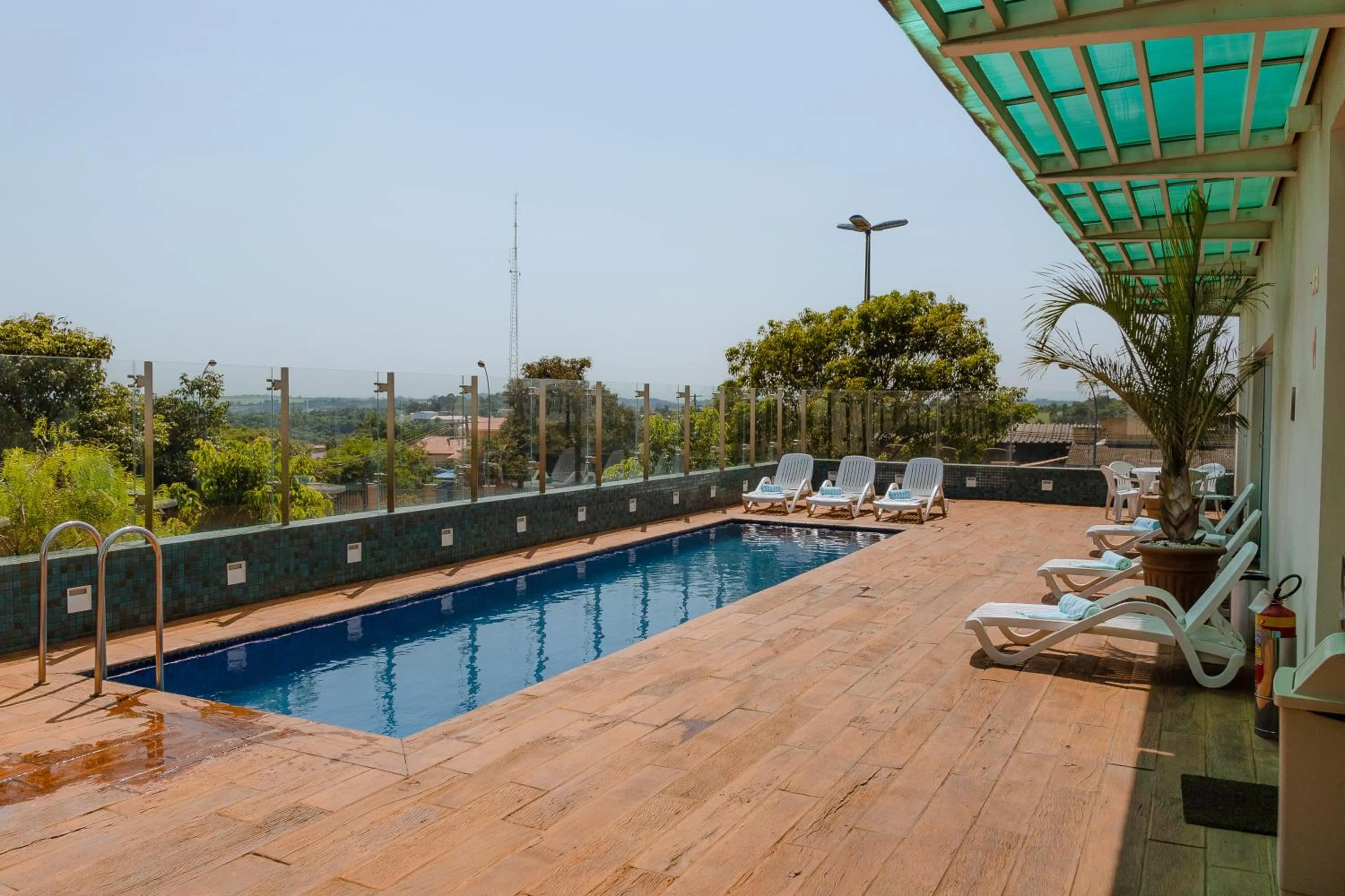 Swimming pool in Porto Feliz Executive Hotel