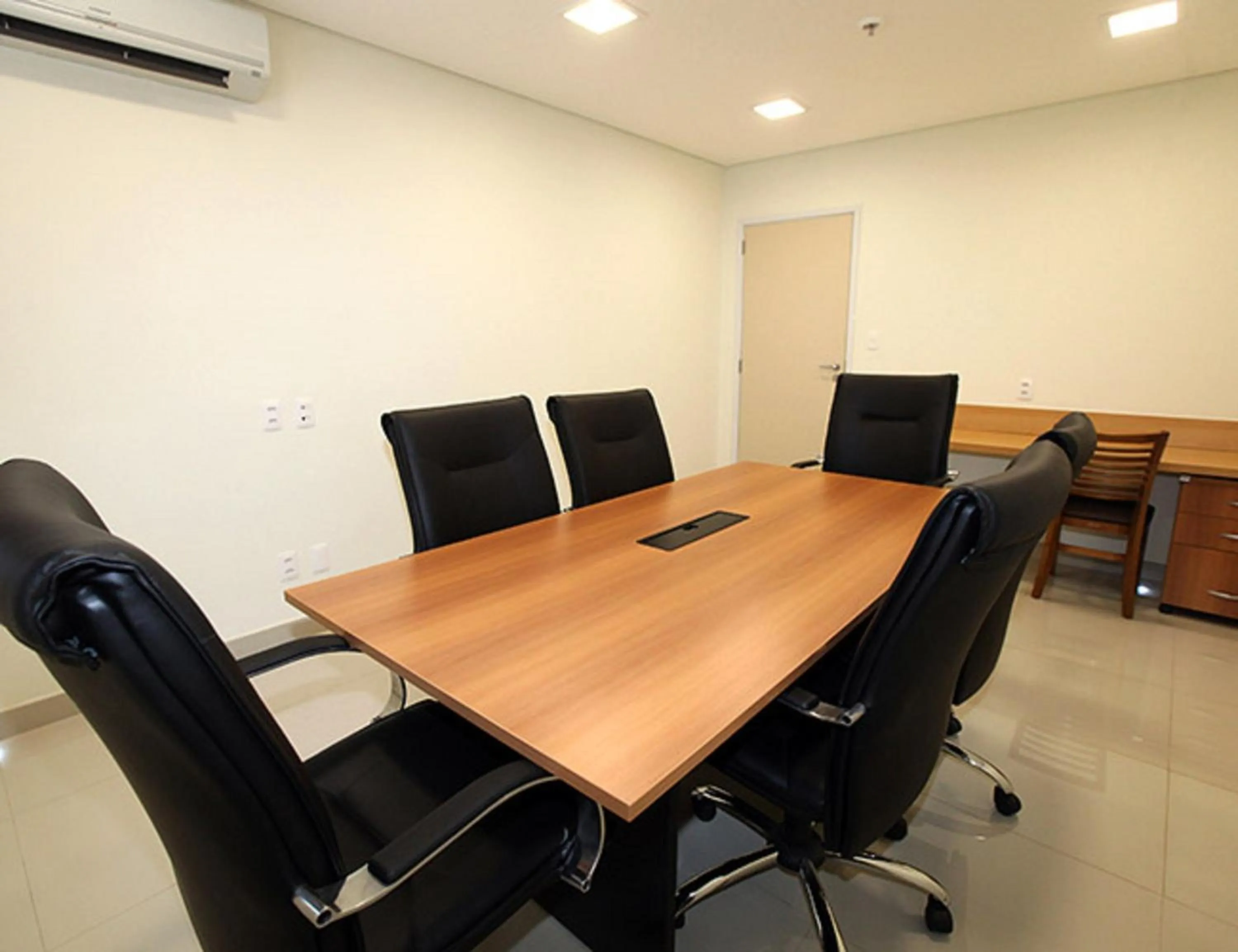 Meeting/conference room in Porto Feliz Executive Hotel