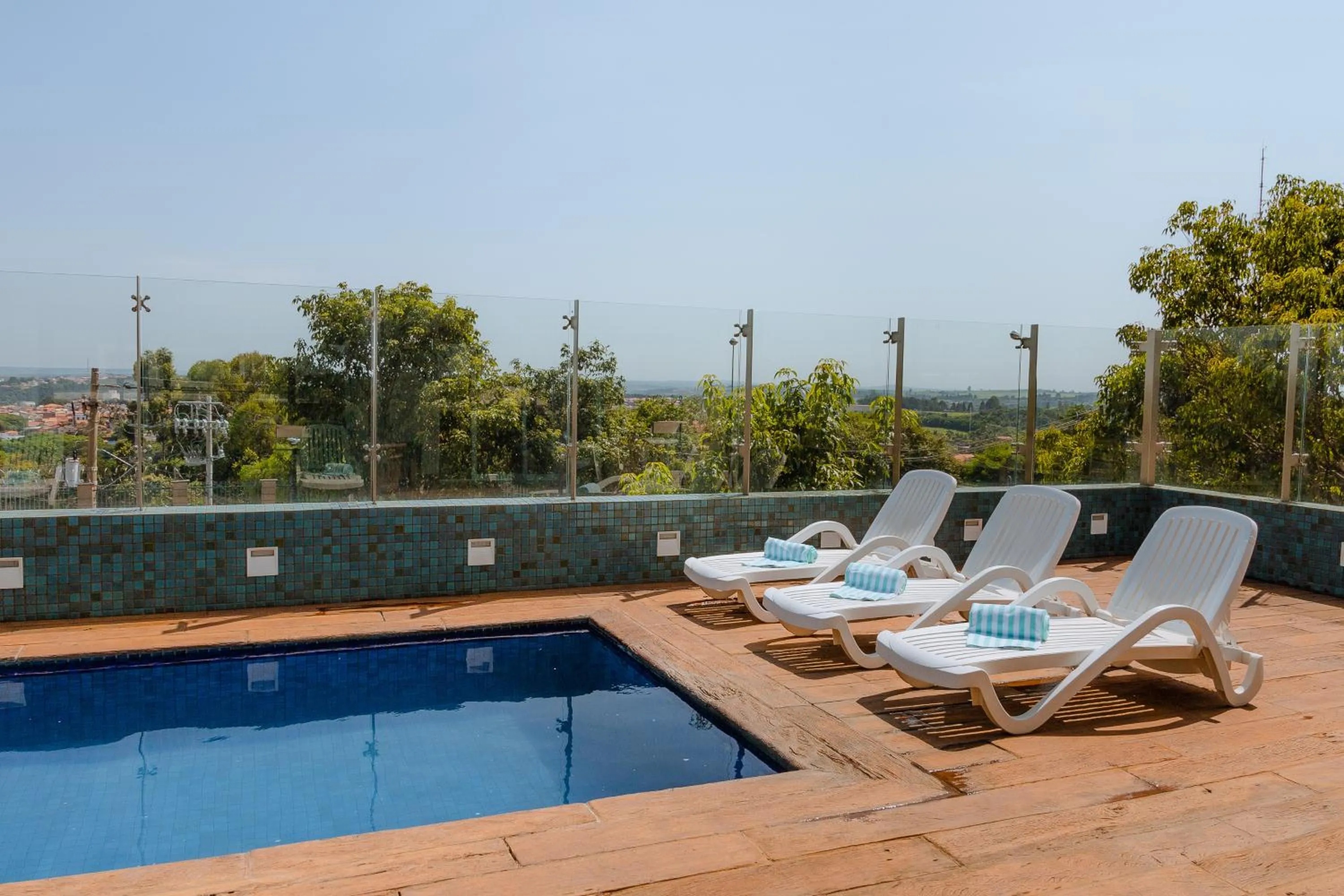 Swimming pool in Porto Feliz Executive Hotel