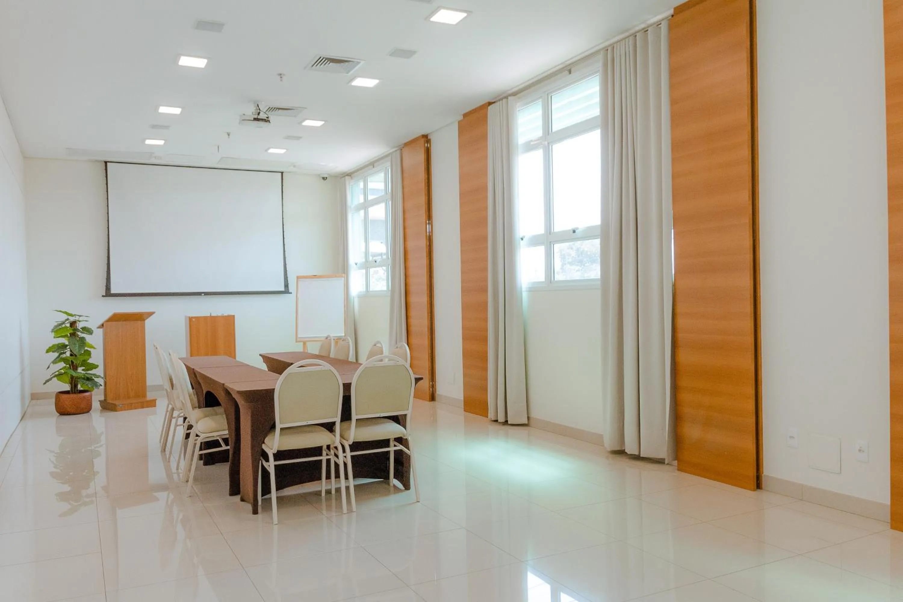 Meeting/conference room in Porto Feliz Executive Hotel
