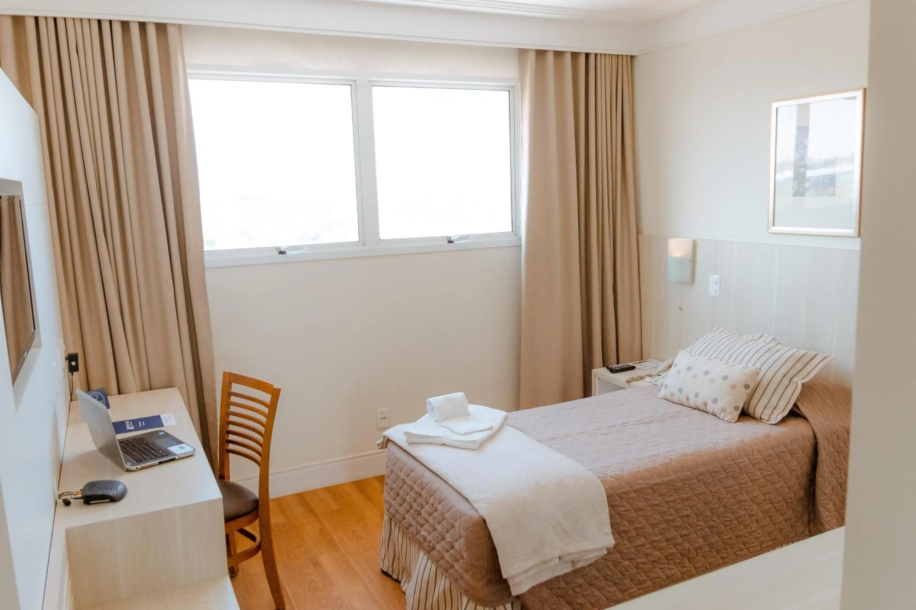 Bed in Porto Feliz Executive Hotel