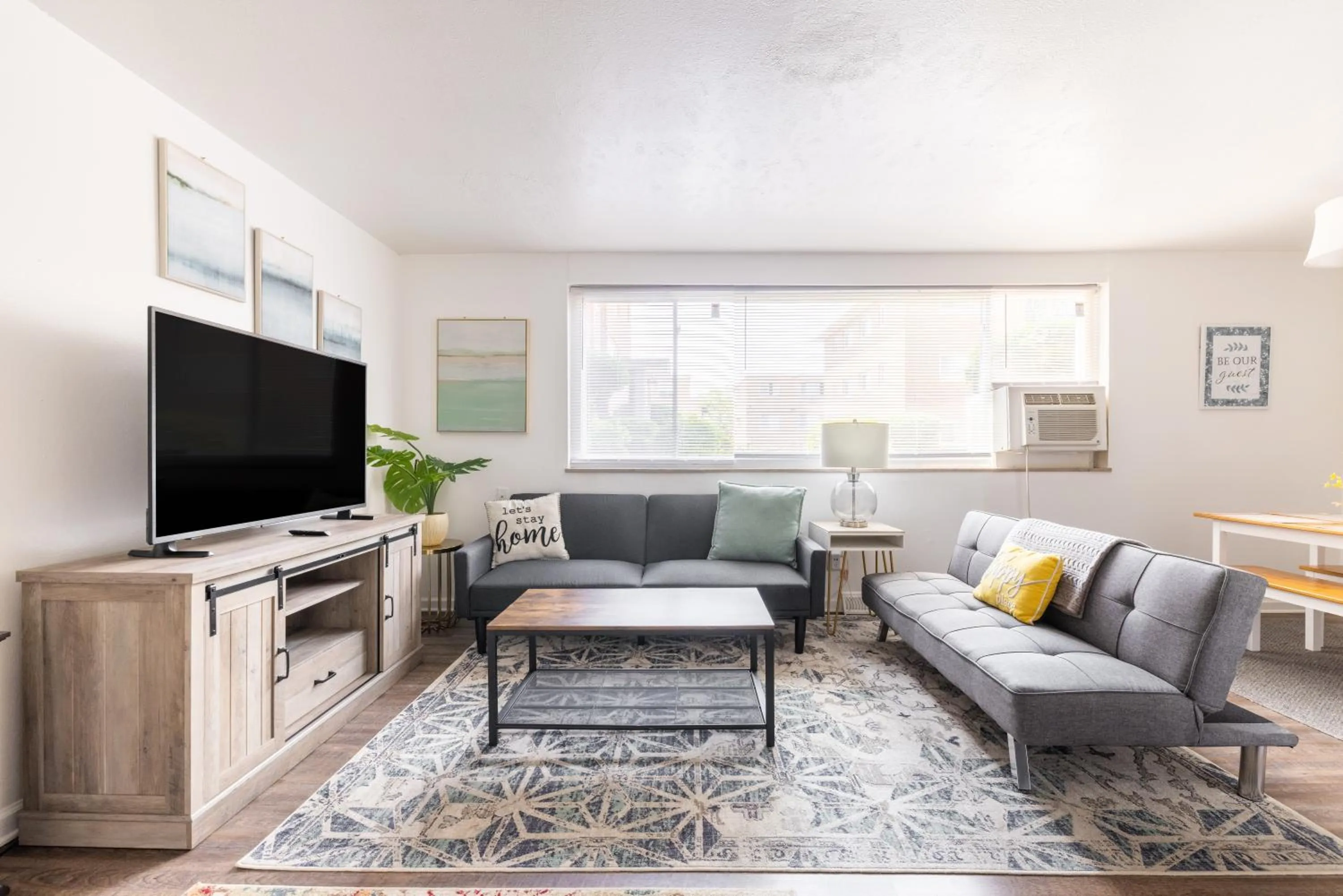 Georgetown Villas 1-1b Close to Cleveland Airport and the Rocky River Valley