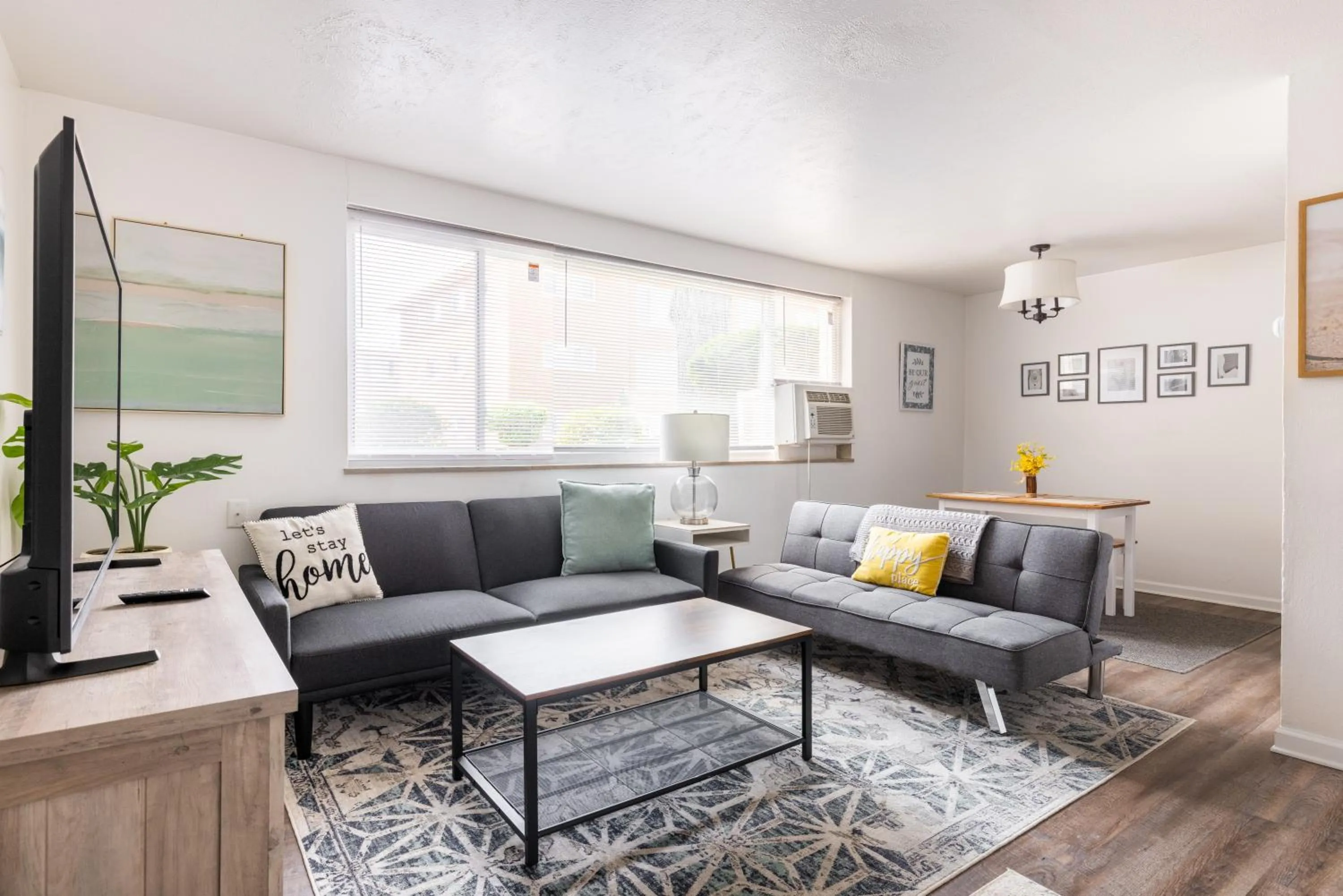 Georgetown Villas 1-1b Close to Cleveland Airport and the Rocky River Valley