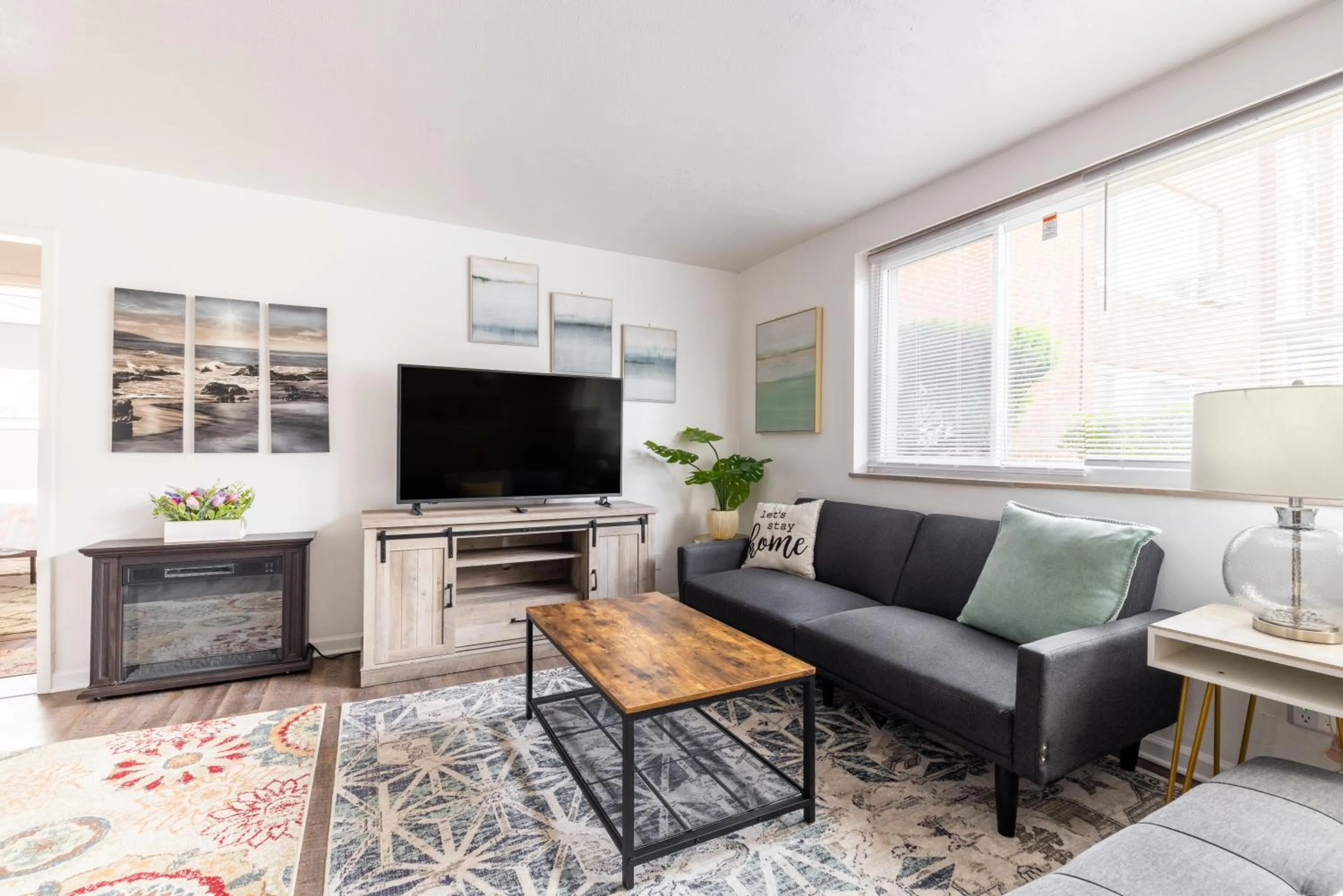 Georgetown Villas 1-1b Close to Cleveland Airport and the Rocky River Valley