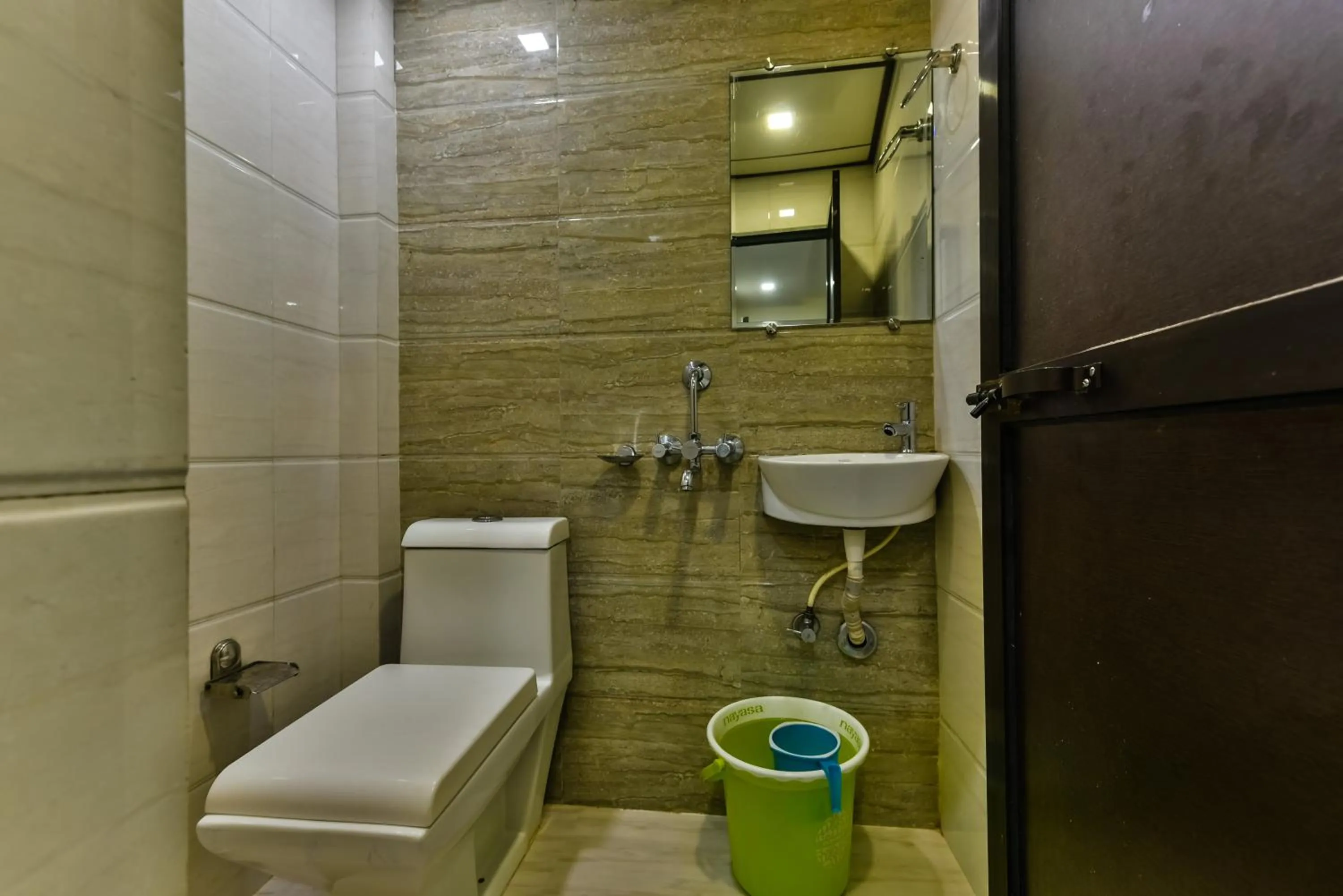 Bathroom in Hotel Guestinn Residency