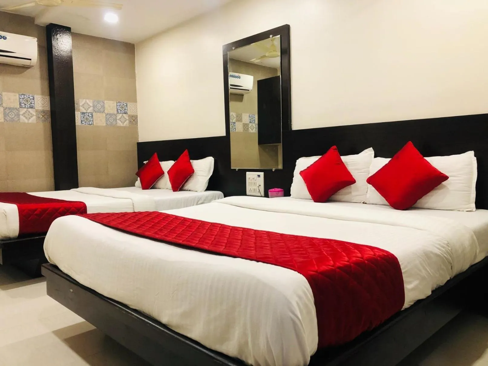 Bed in Hotel Guestinn Residency