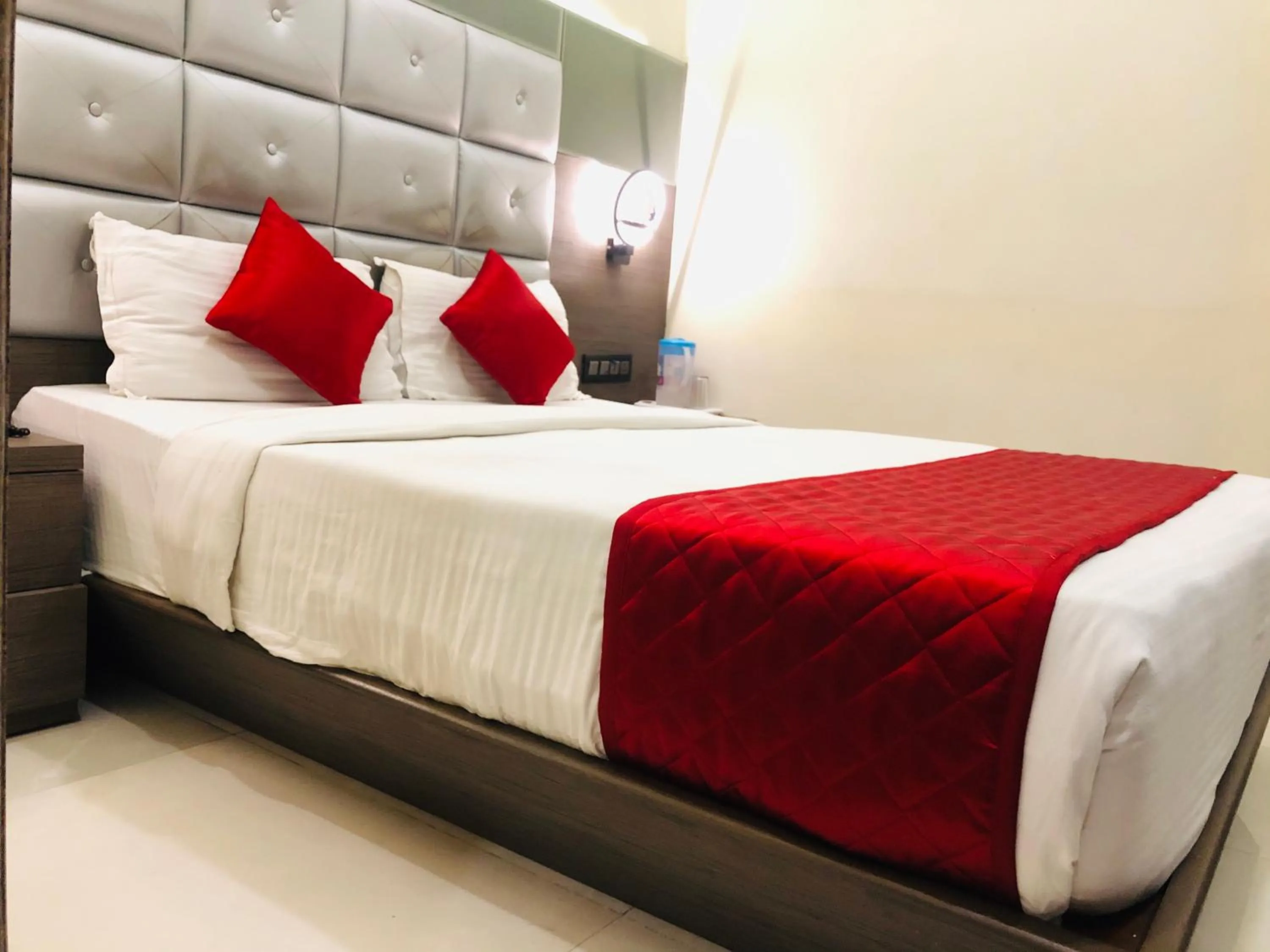 Bed in Hotel Guestinn Residency