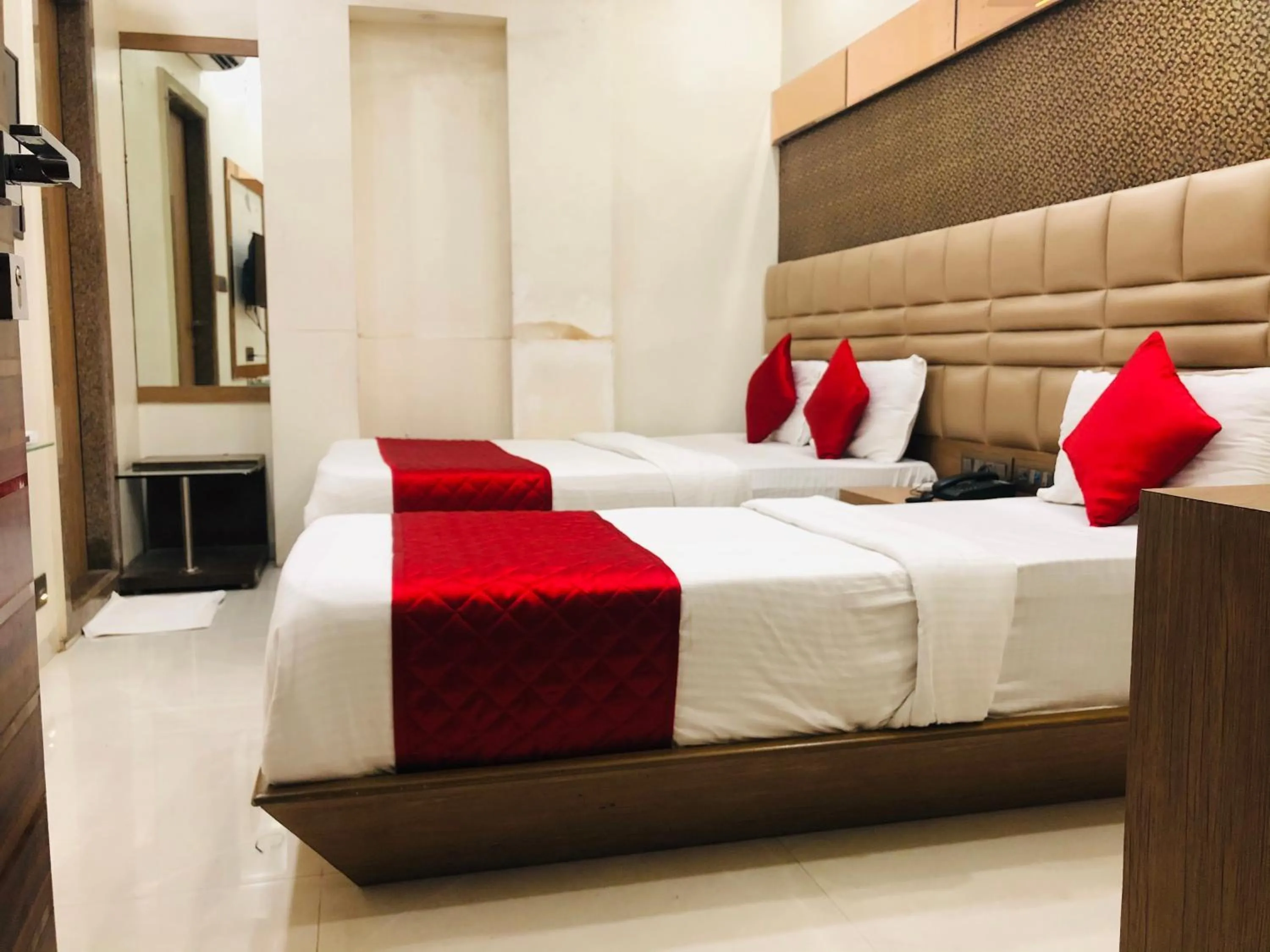 Bed in Hotel Guestinn Residency