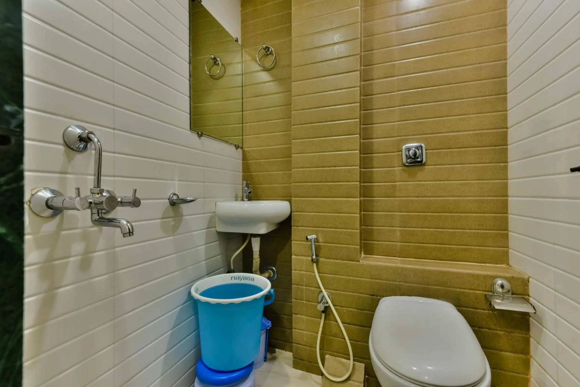 Shower in Hotel Guestinn Residency