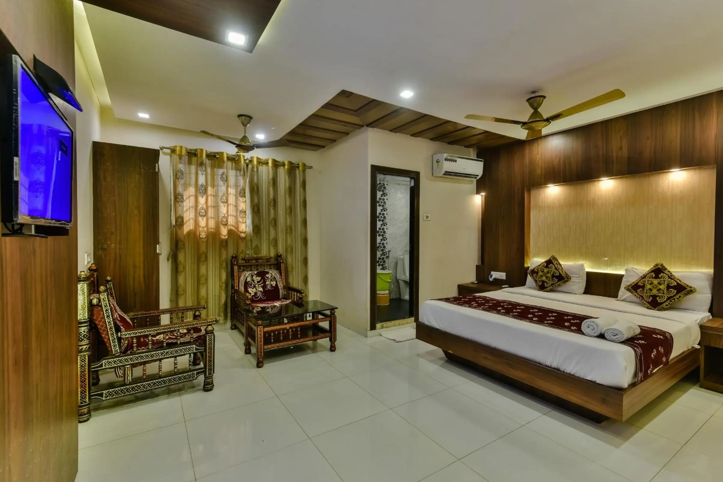 Bed in Hotel Guestinn Residency