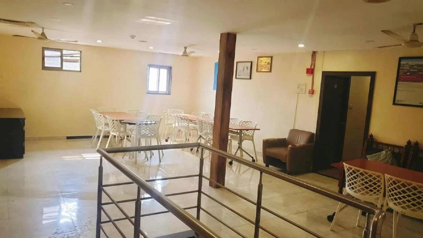 Dining area in Hotel Guestinn Residency