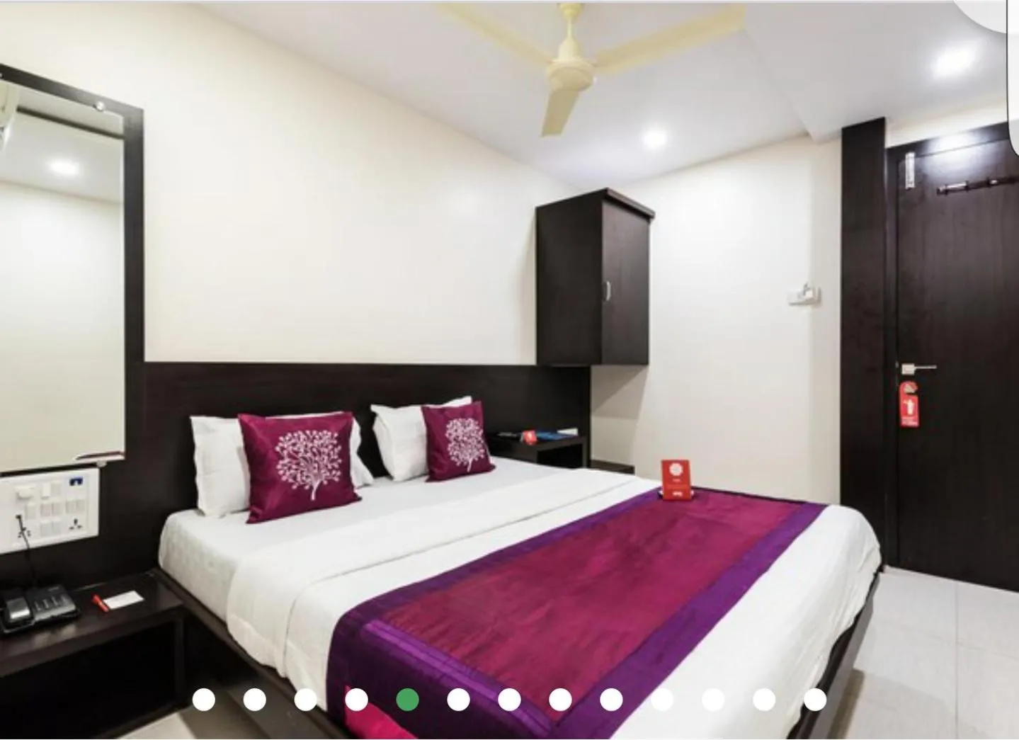 Bed in Hotel Guestinn Residency