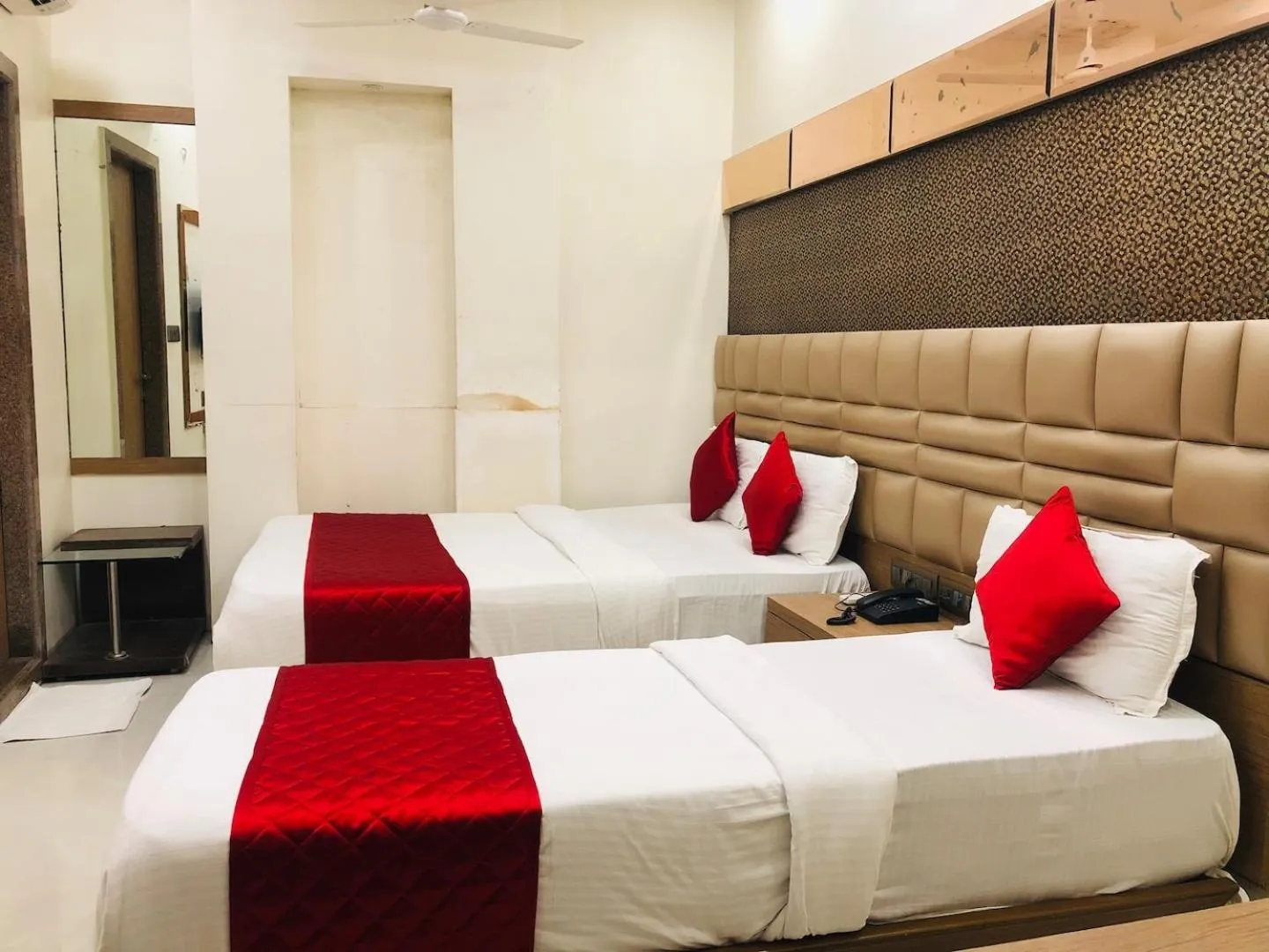 Bed in Hotel Guestinn Residency