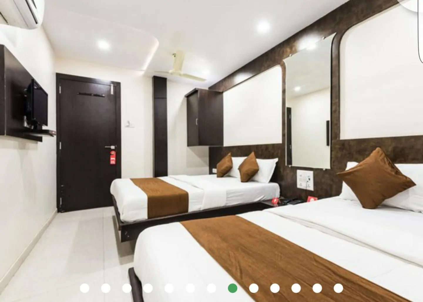 Bed in Hotel Guestinn Residency