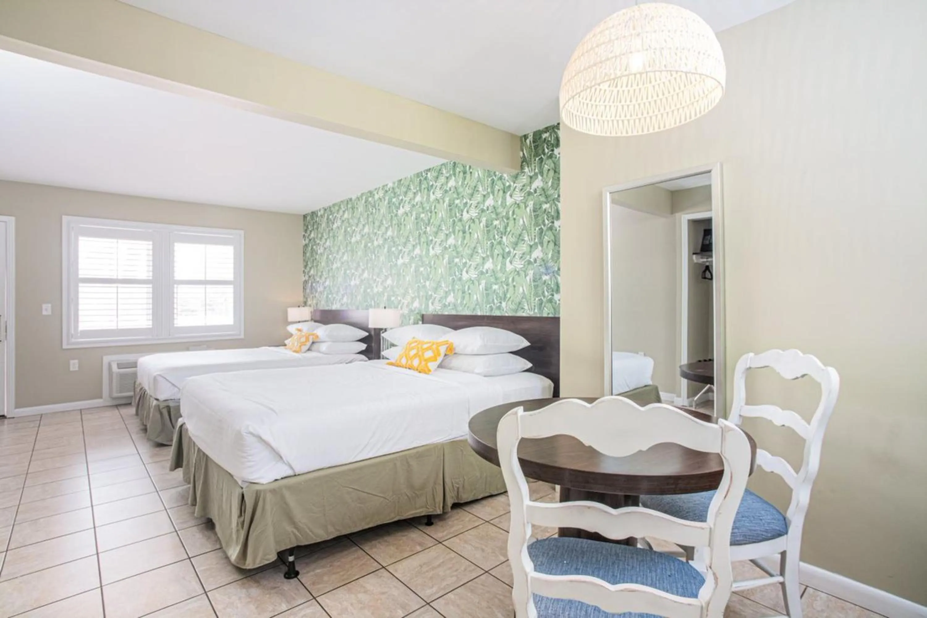 Dining area, Bed in The Local - St. Augustine