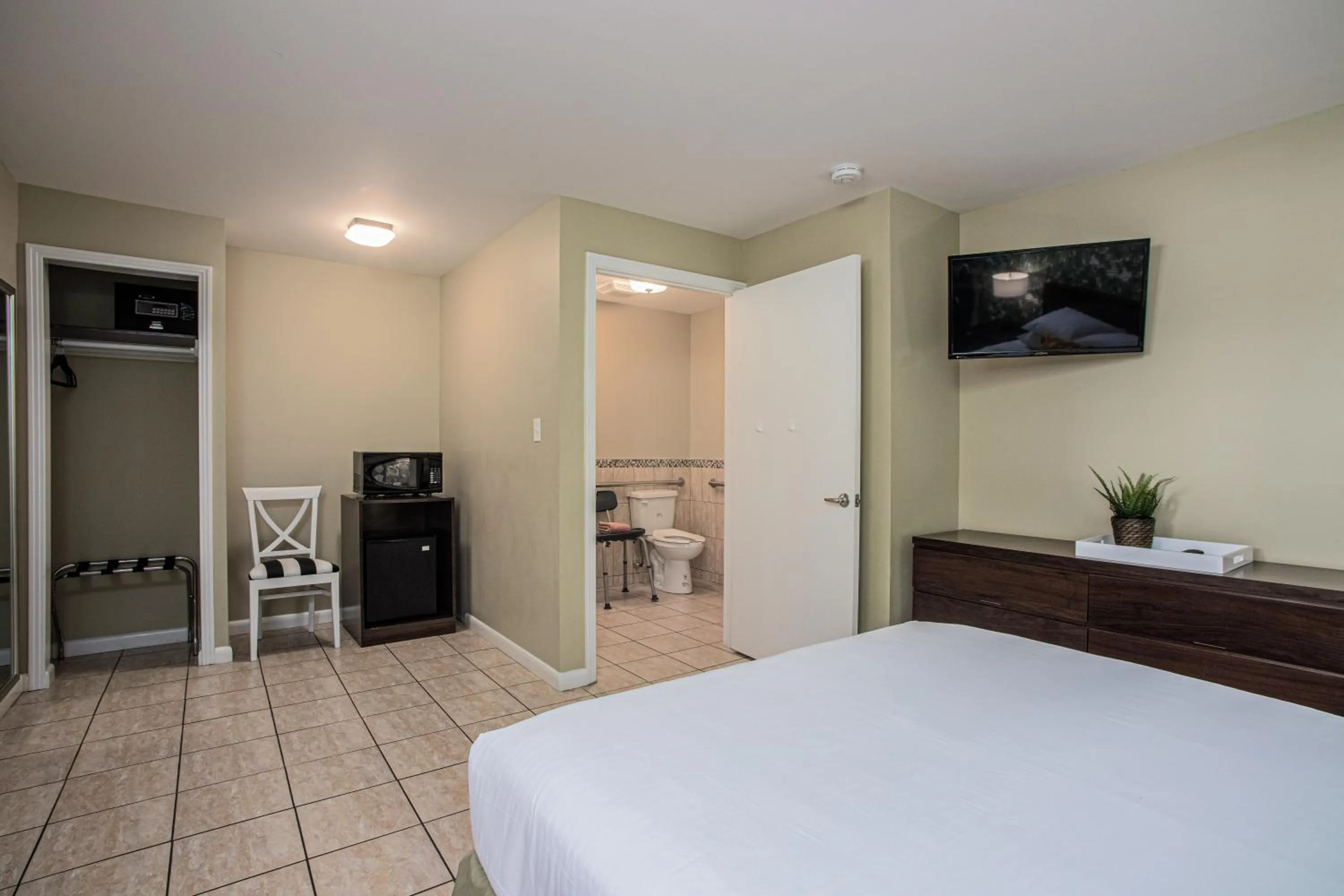 Bedroom, Bed in The Local - St. Augustine