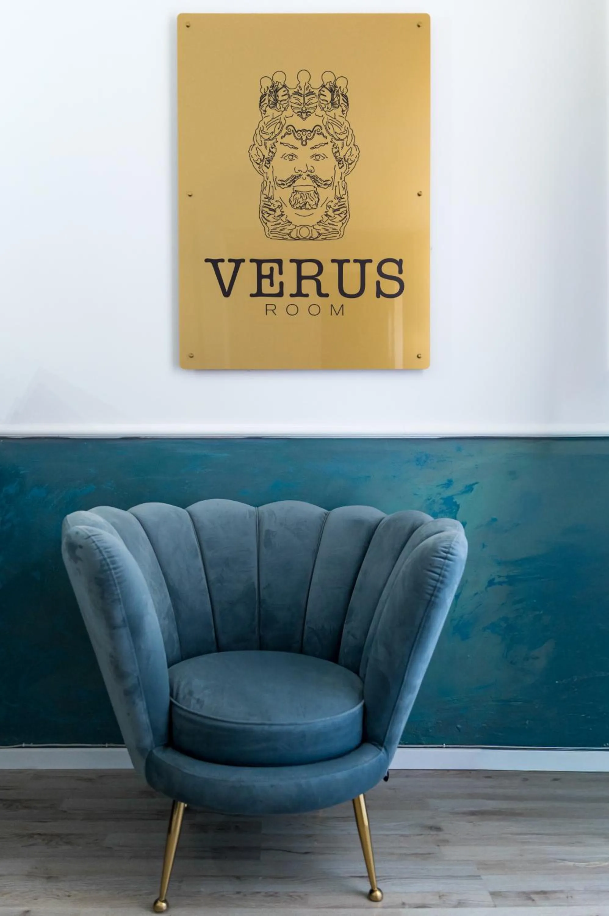 Seating area in Verus Room