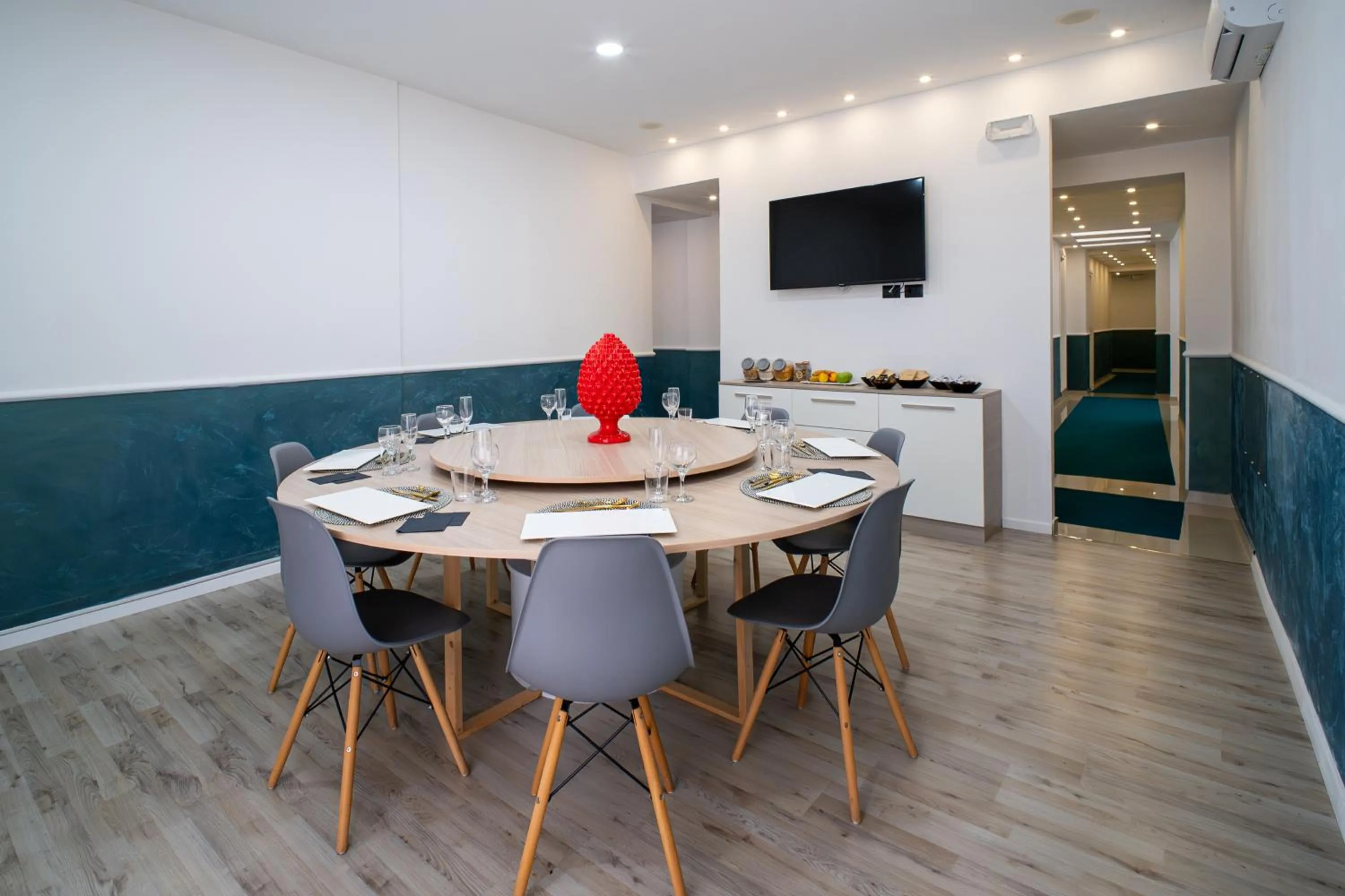 Communal lounge/ TV room in Verus Room