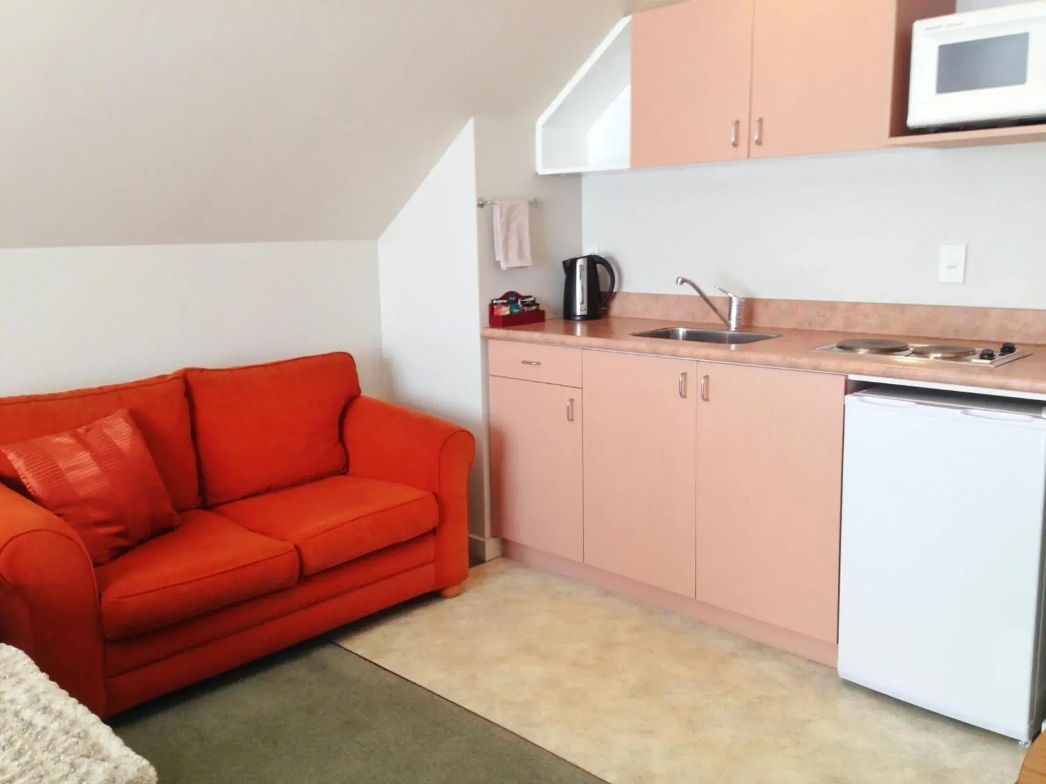 Executive Queen Studio in Bush Inn Court Motel Executive Queen Studio in Bush Inn Court Motel