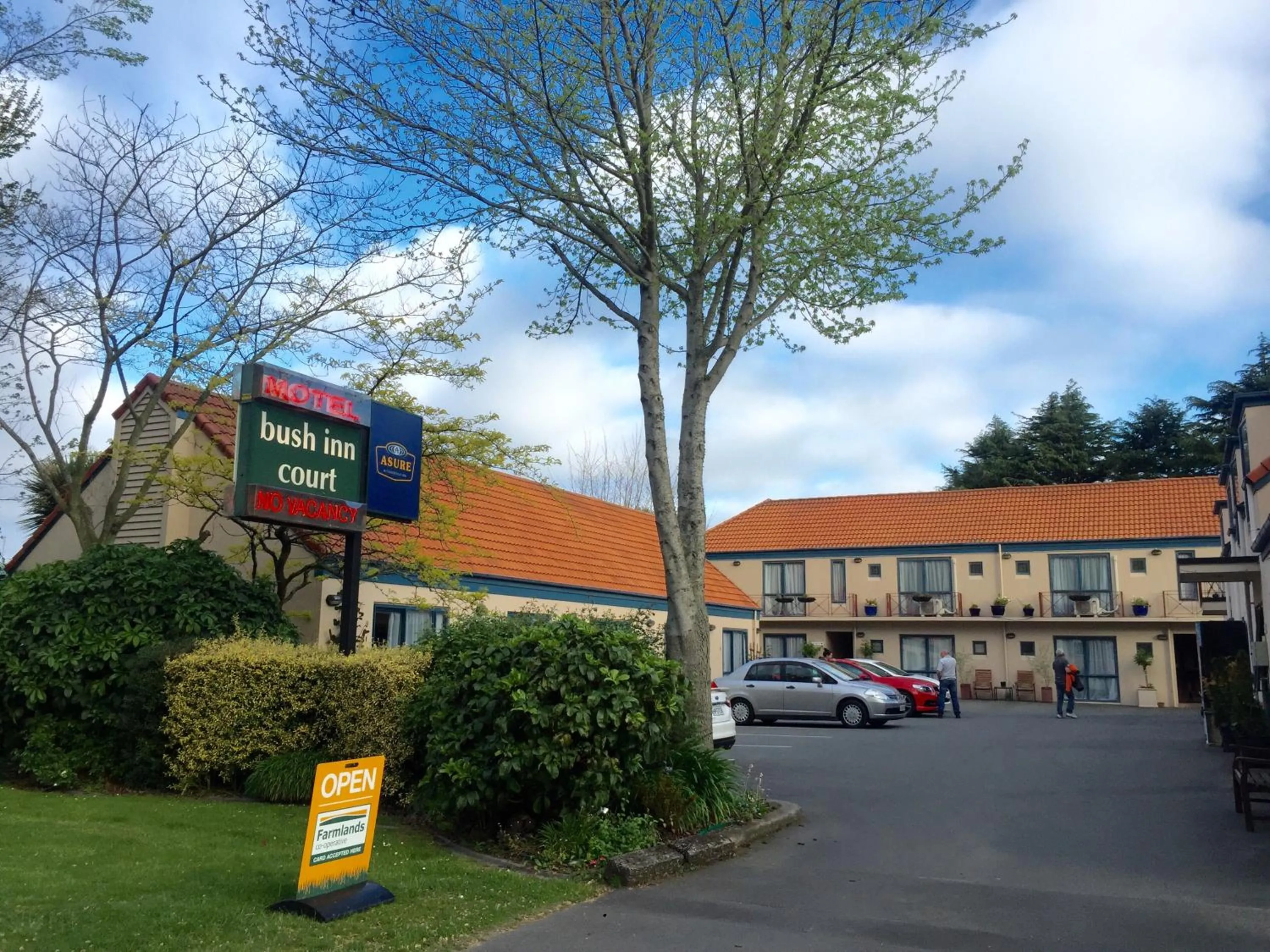 Facade/entrance in Bush Inn Court Motel