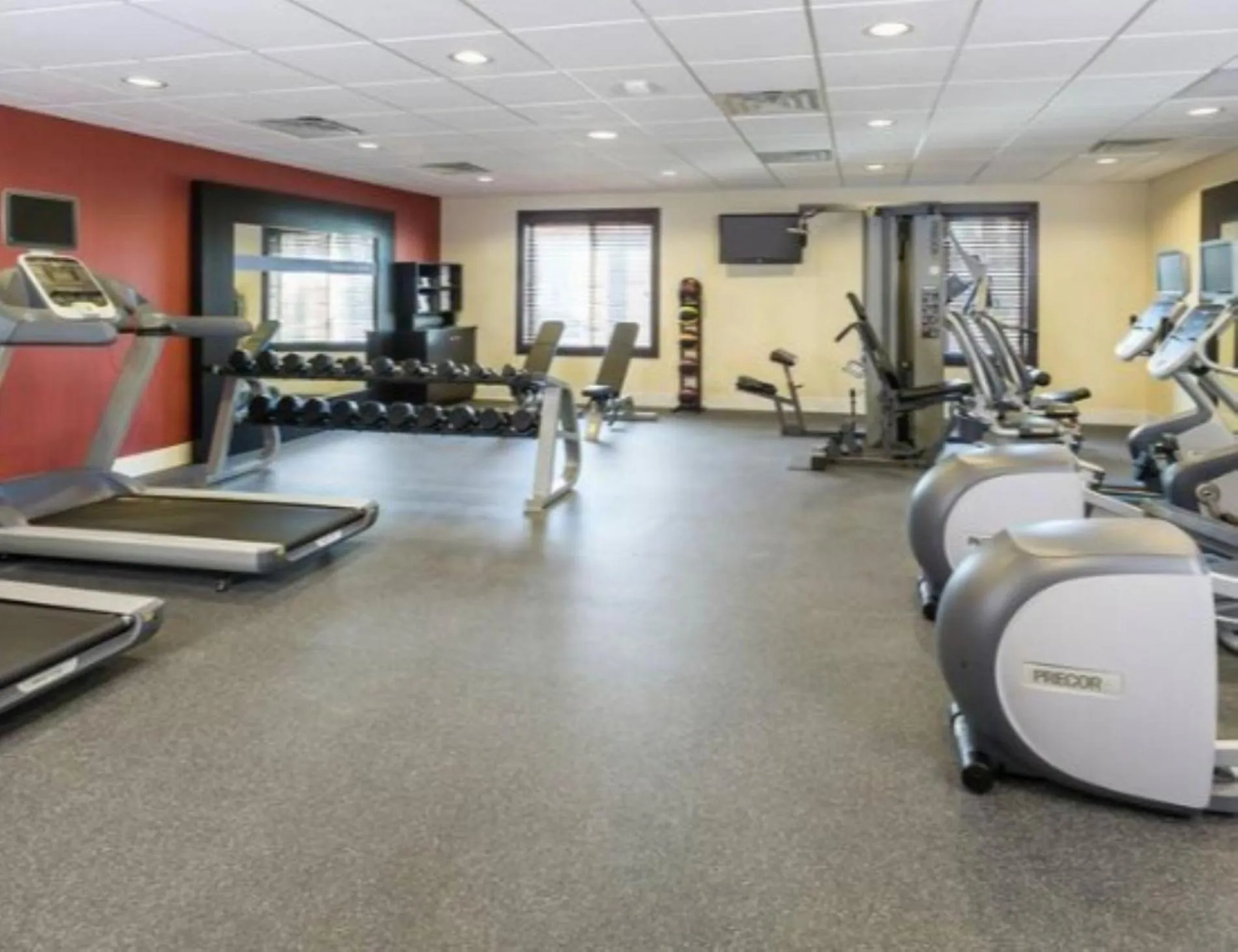 Fitness centre/facilities in Hampton Inn & Suites San Bernardino