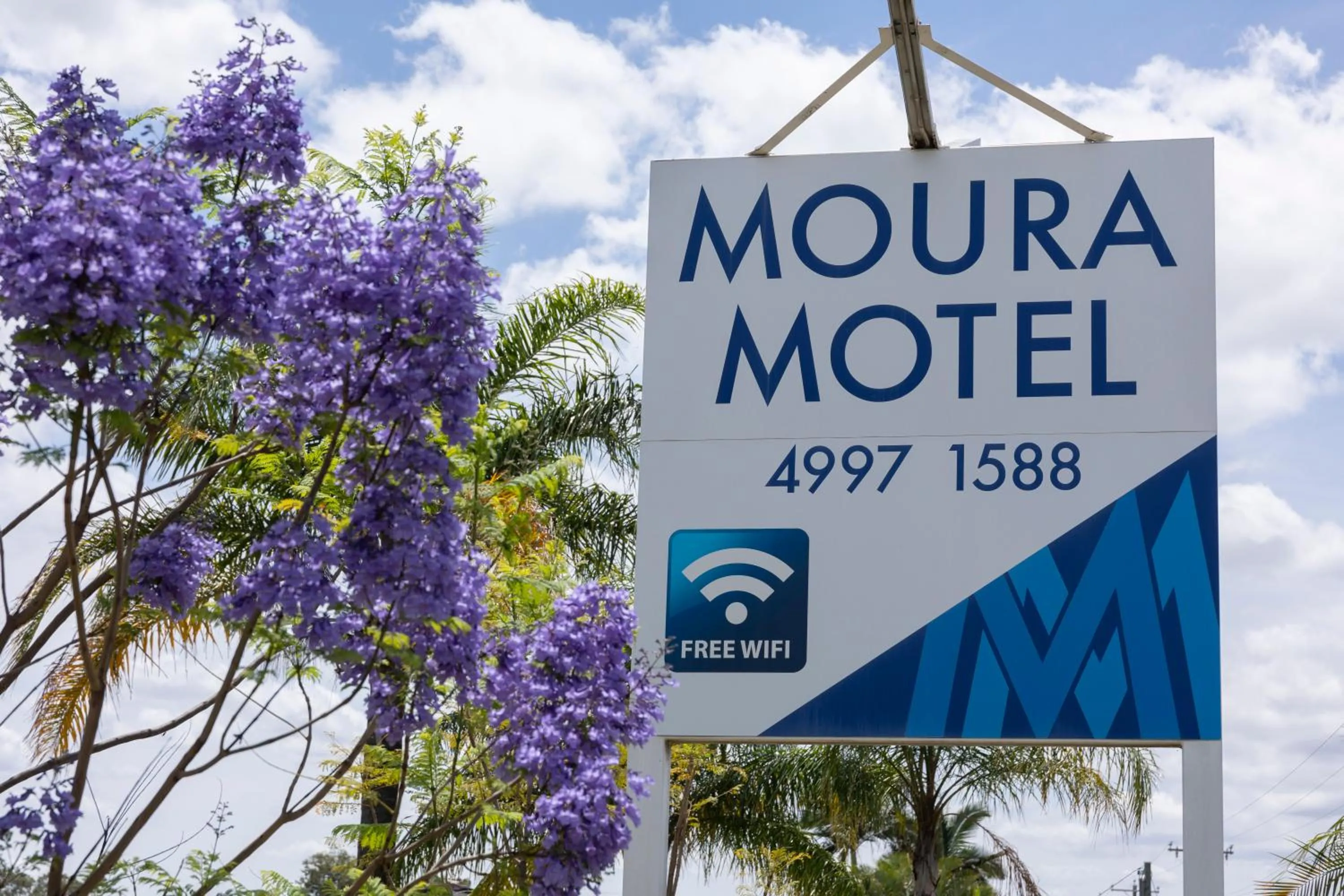 Logo/Certificate/Sign in Moura Motel