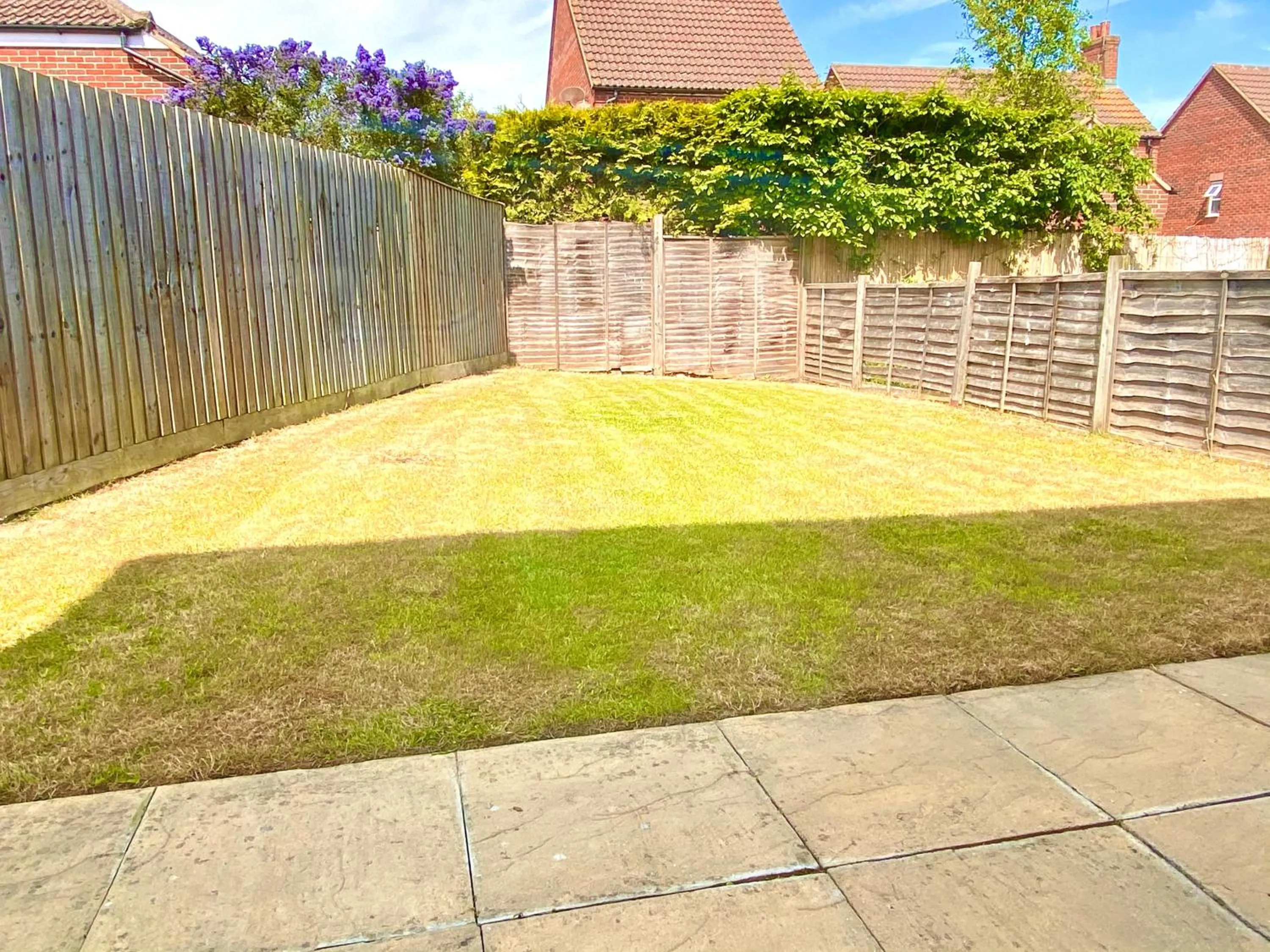 Garden in Aylesbury Contractor & Staycation Home