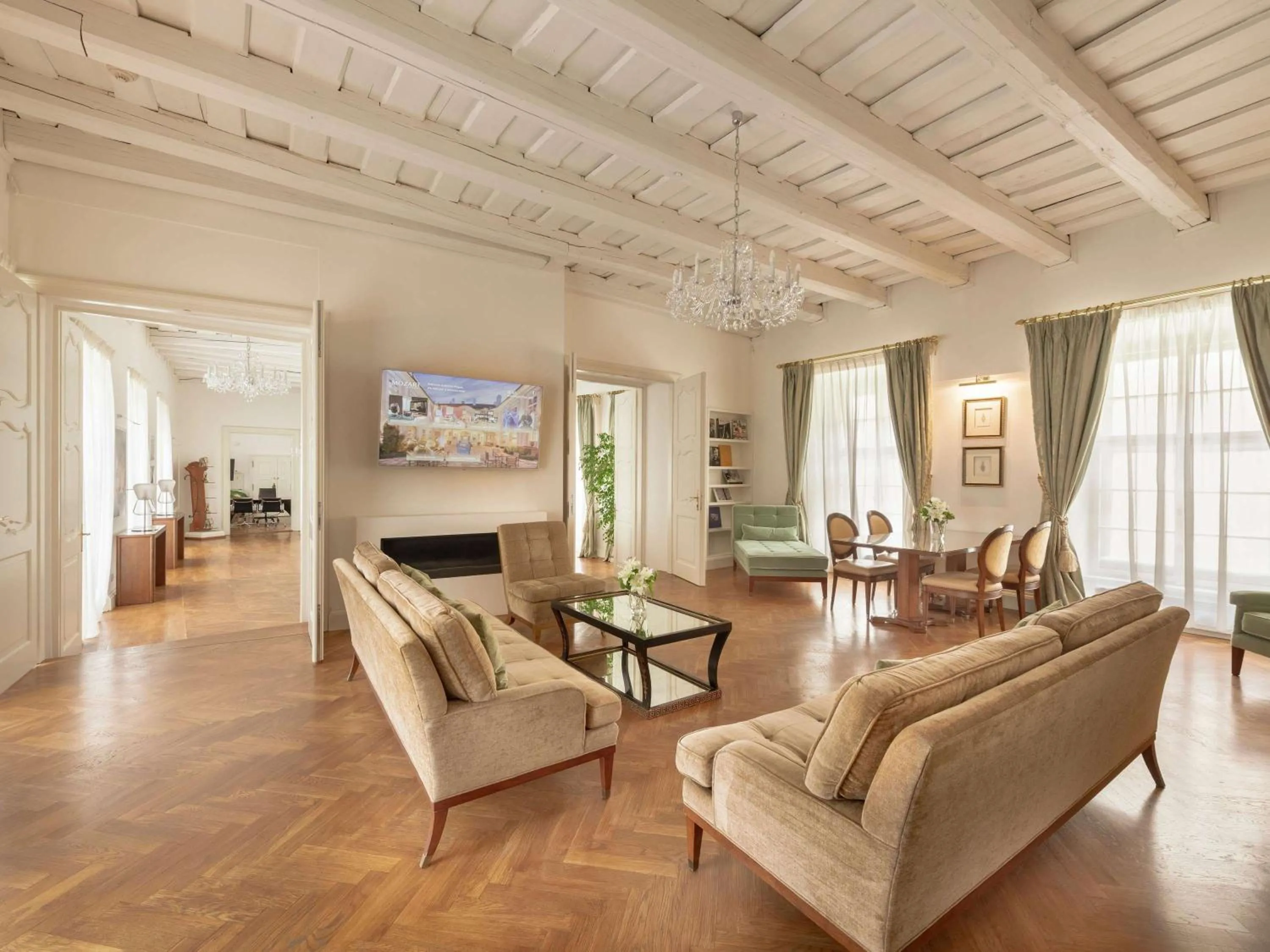 One-Bedroom Presidential King Suite with Kitchen and Dining Hall in The Mozart Prague