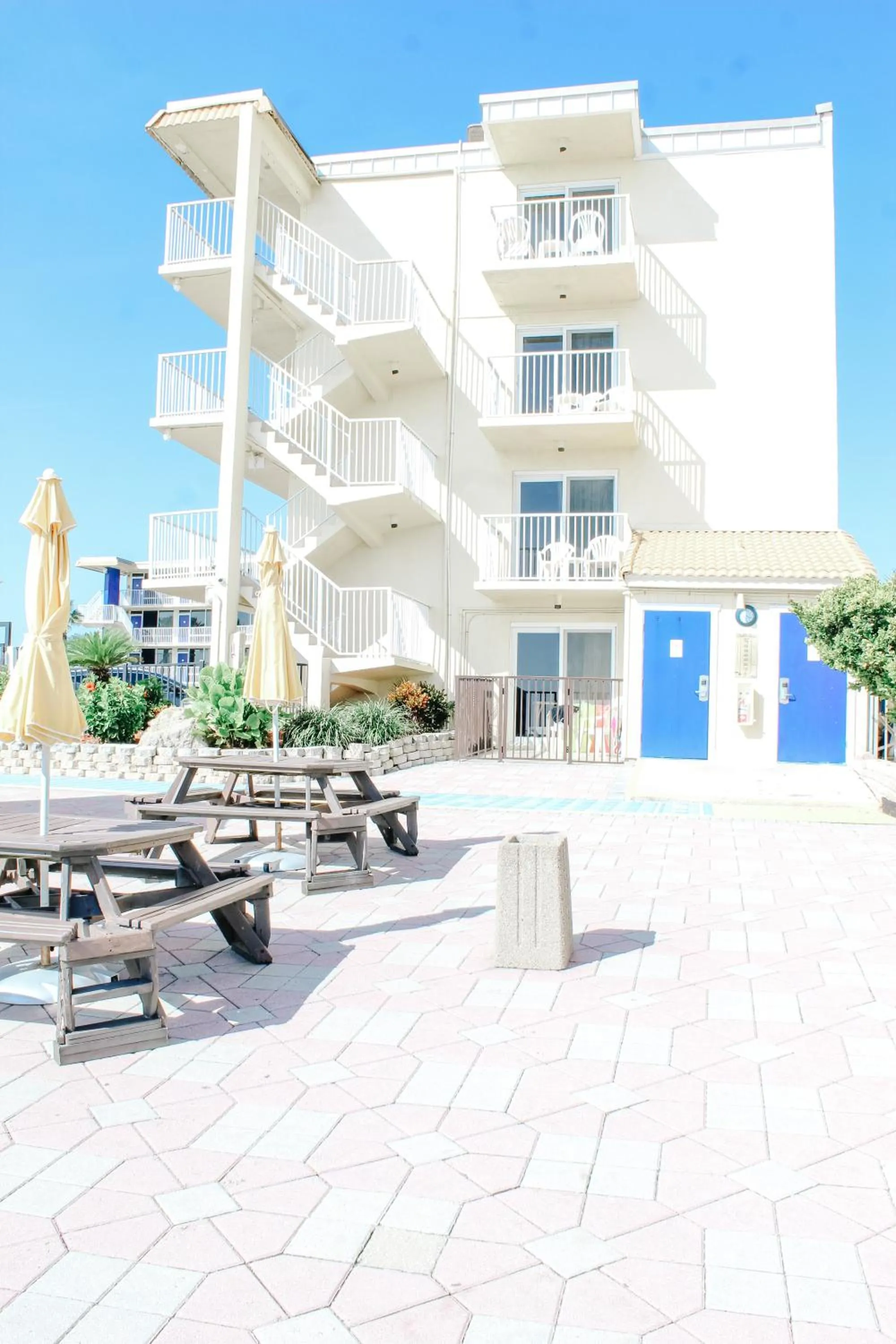 Seating area in Outrigger Beach Club Resort