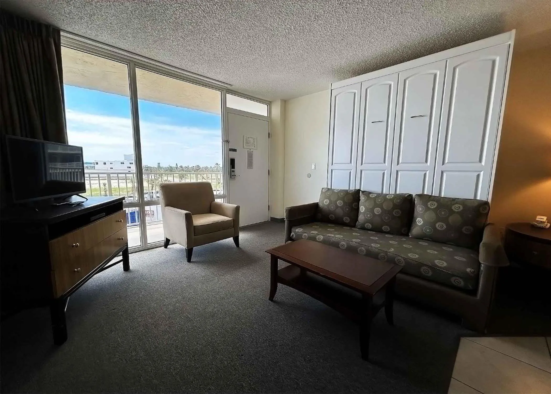 TV and multimedia in Outrigger Beach Club Resort