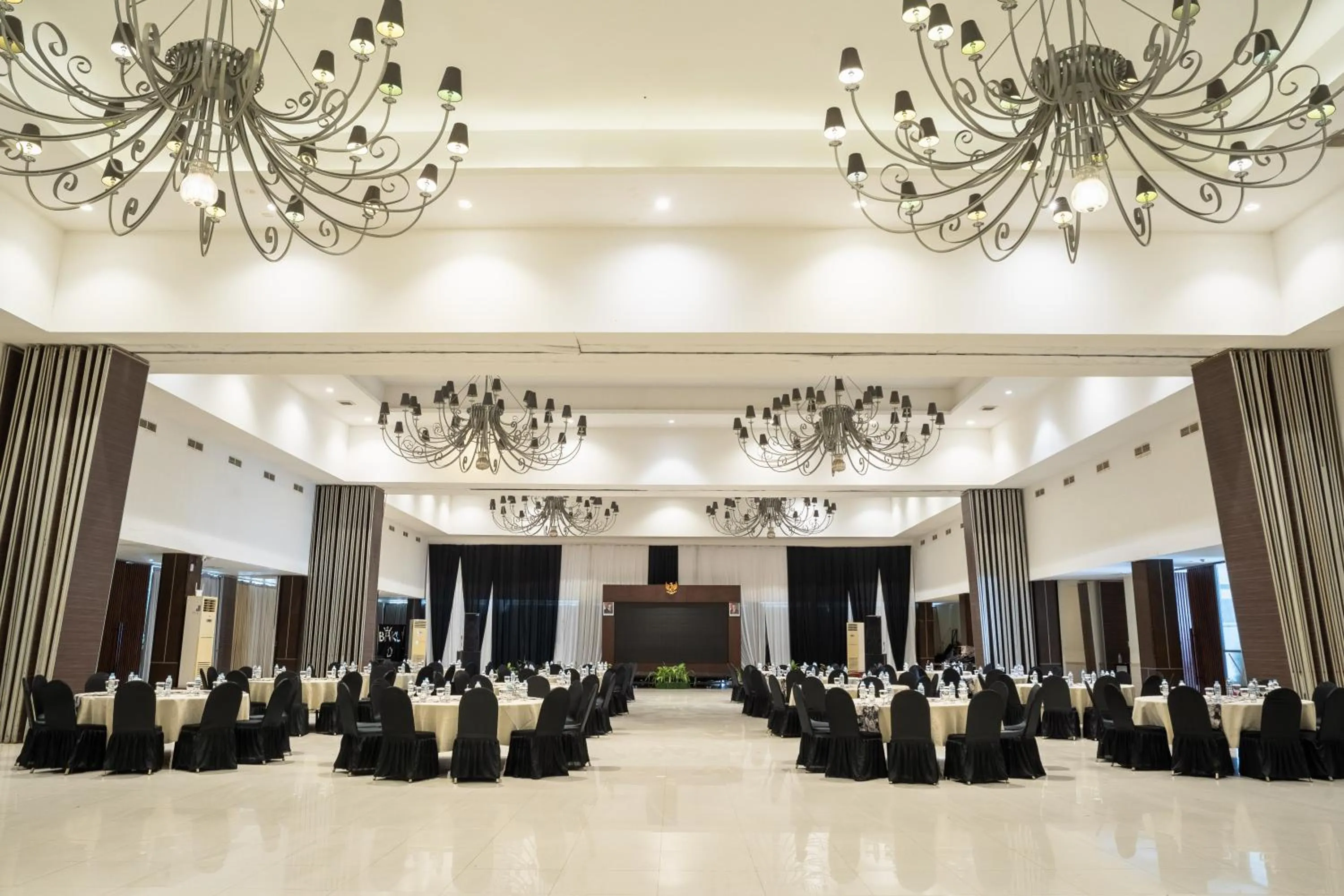 Banquet/Function facilities in Estrella Hotel & Conference