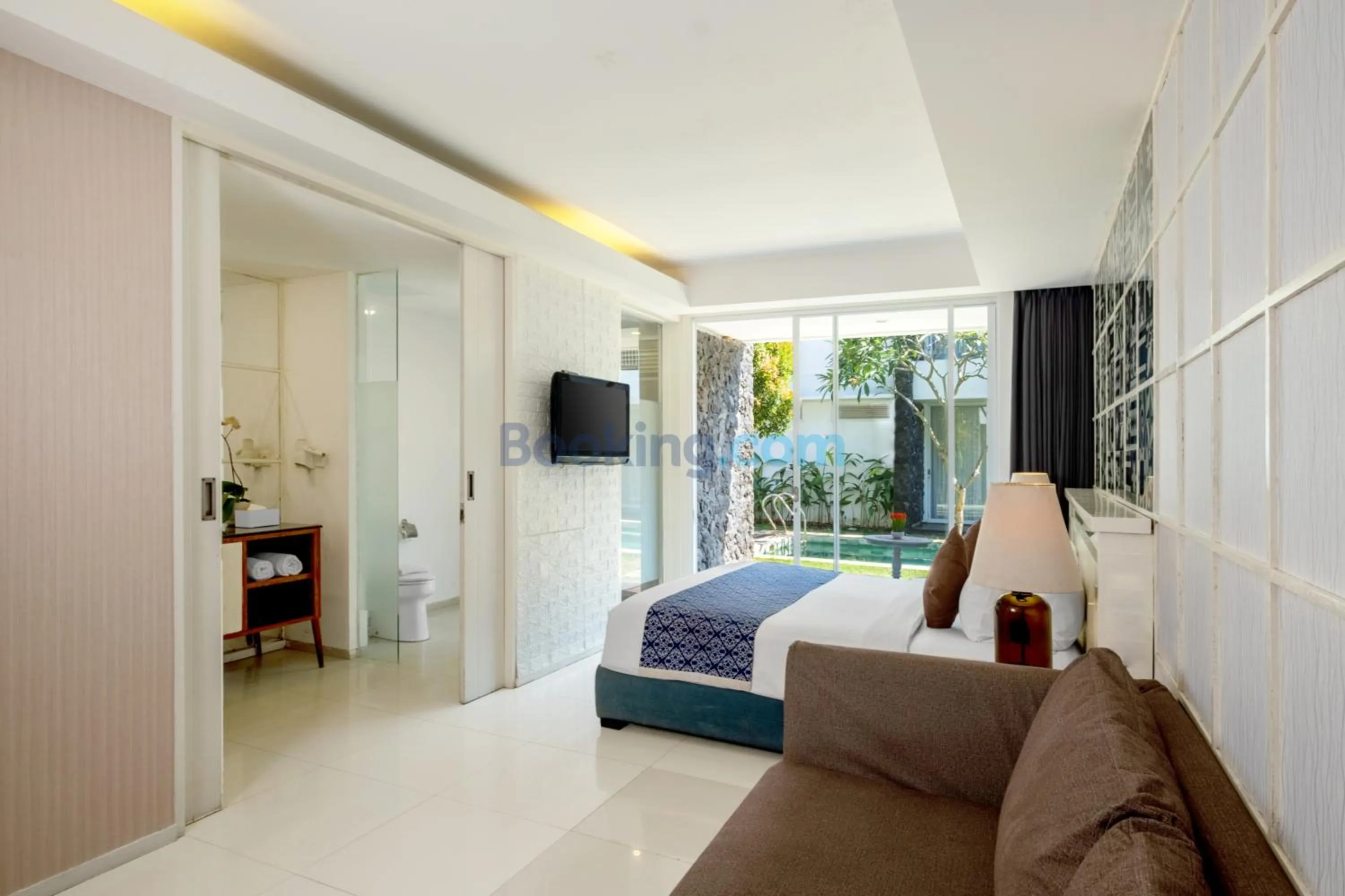 Balcony/Terrace, Bed in The Kanjeng Suites Sanur